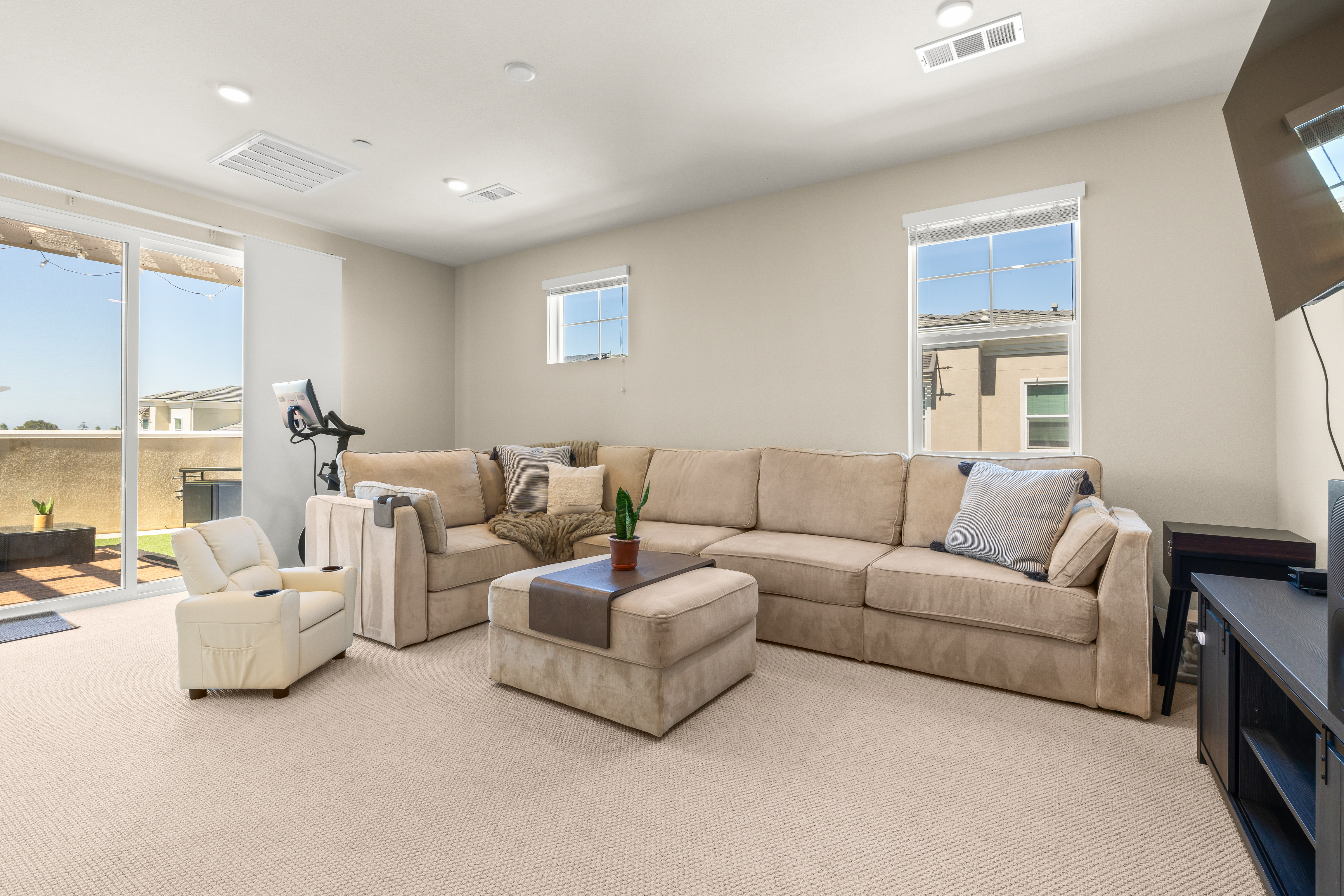  749 Winchester Drive, Oxnard, CA 93036 - 物件實景
