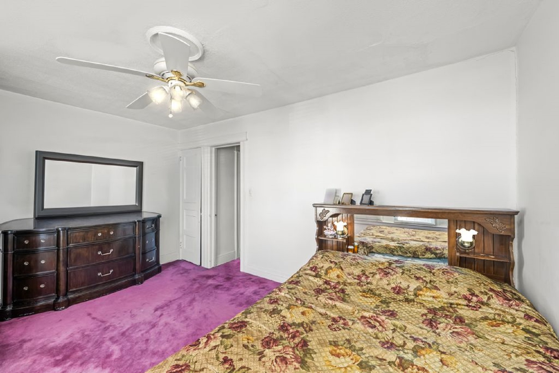  1569 East 45th Street - 物件實景