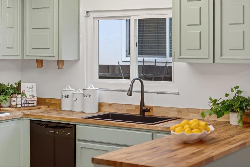 San Jose, California, 95123, United States, 4 Bedrooms Bedrooms, ,2 BathroomsBathrooms,Residential,For Sale,2005959