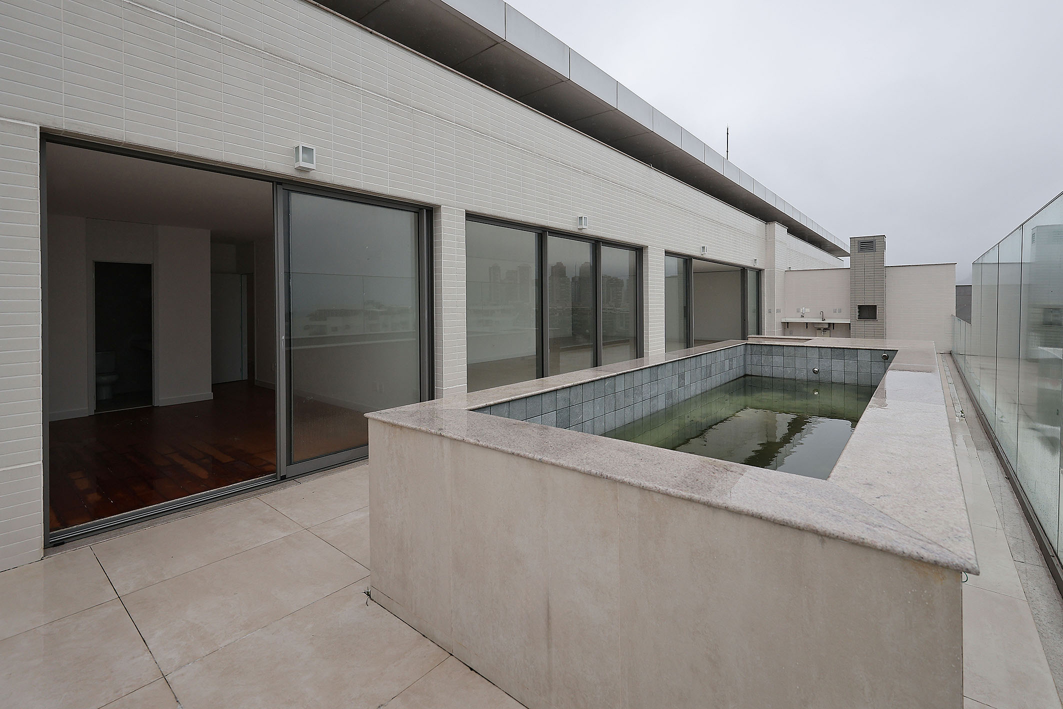  Oceanfront linear penthouse with private leisure amenities - 物件實景