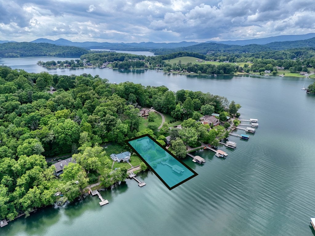 Hayesville, North Carolina, 28904, United States, 3 Bedrooms Bedrooms, ,3 BathroomsBathrooms,Residential,For Sale,1862322