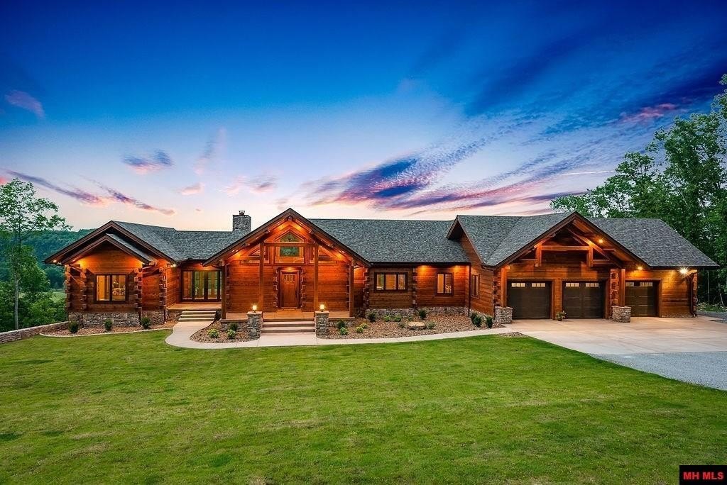 Cotter, Arkansas, 72626, United States, 4 Bedrooms Bedrooms, ,5 BathroomsBathrooms,Residential,For Sale,1976163