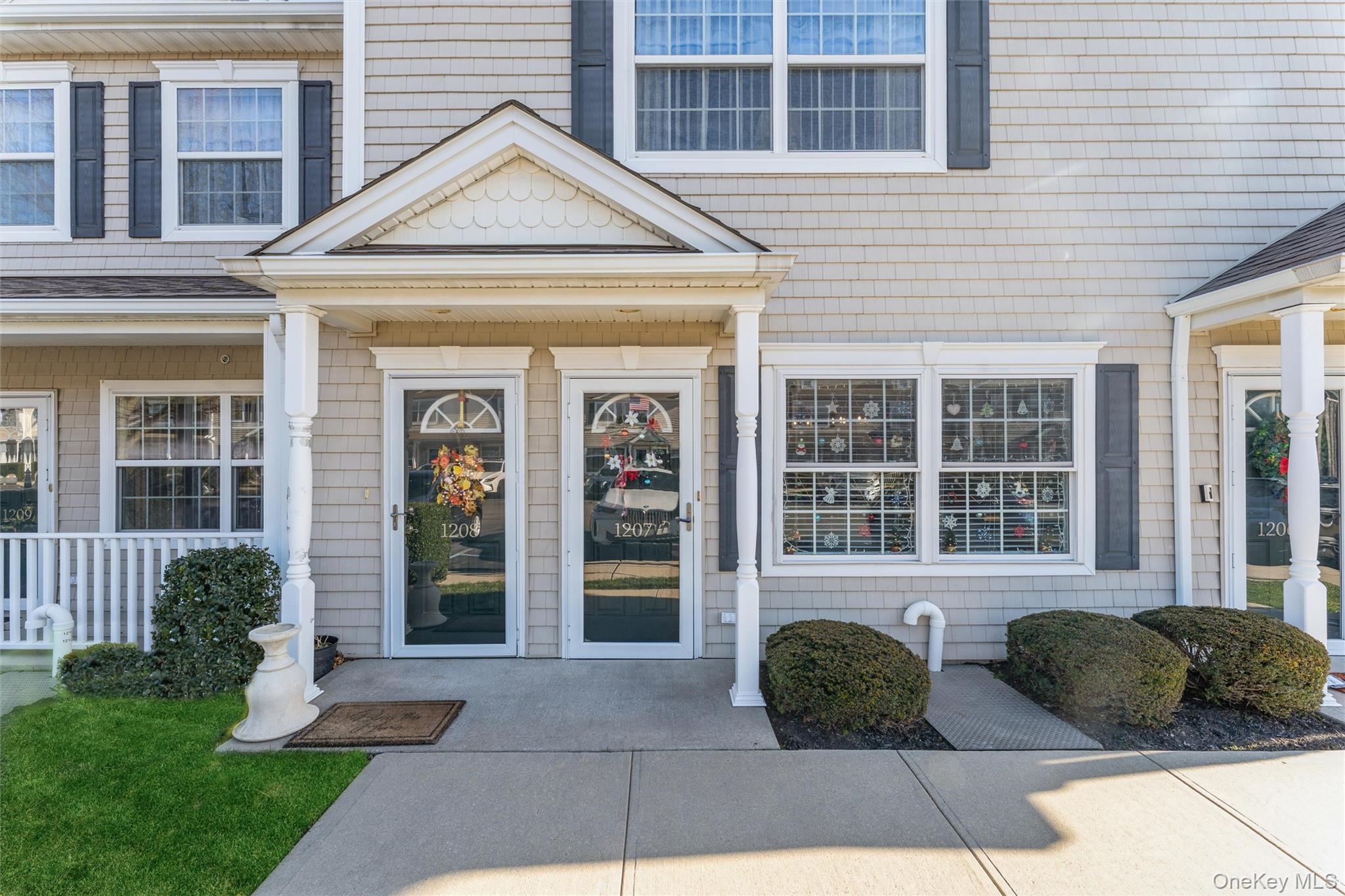 Valley Stream, New York, 11580, United States, 2 Bedrooms Bedrooms, ,2 BathroomsBathrooms,Residential,For Sale,2002901