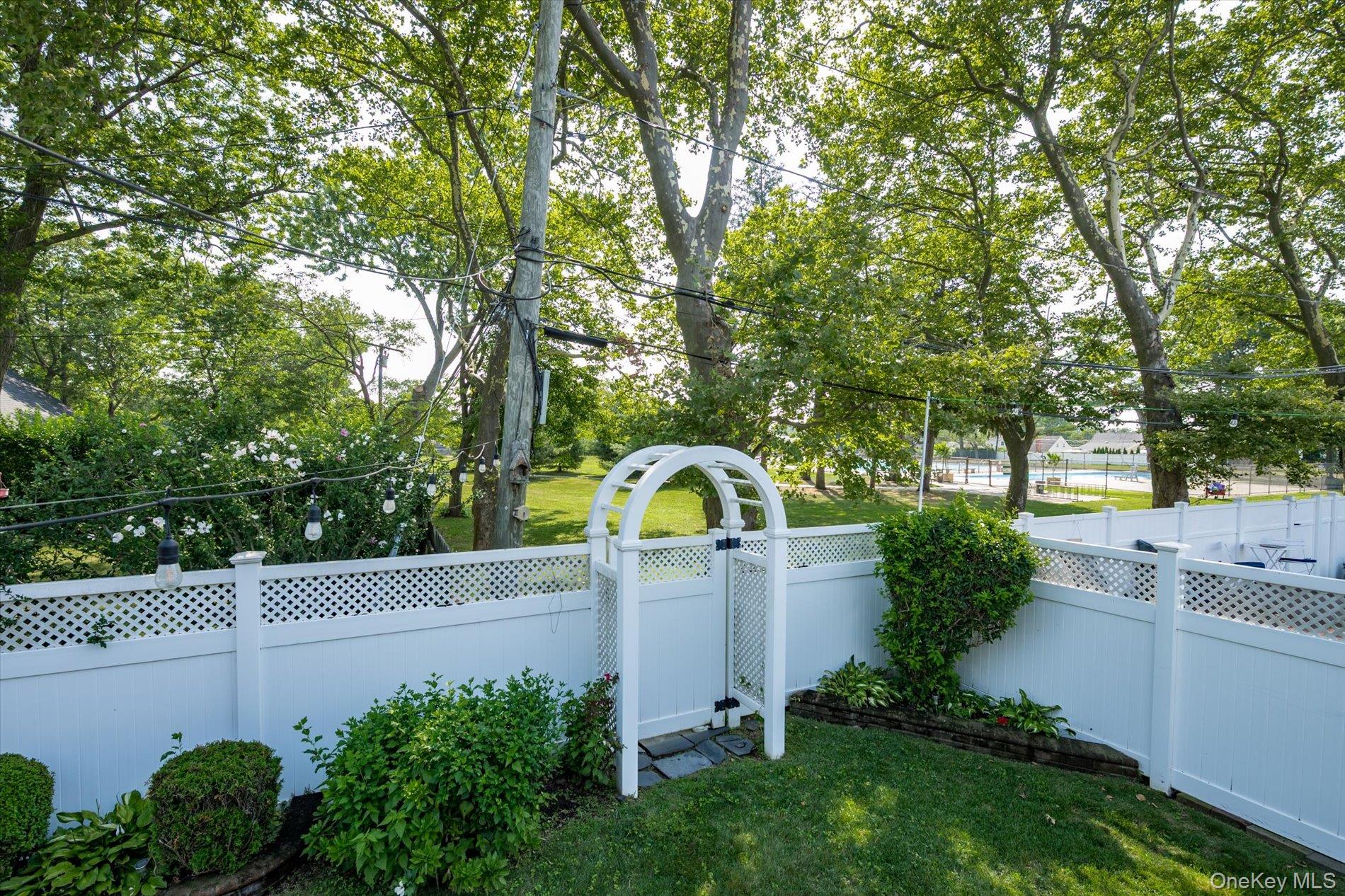 Levittown, New York, 11756, United States, 5 Bedrooms Bedrooms, ,2 BathroomsBathrooms,Residential,For Sale,1931352