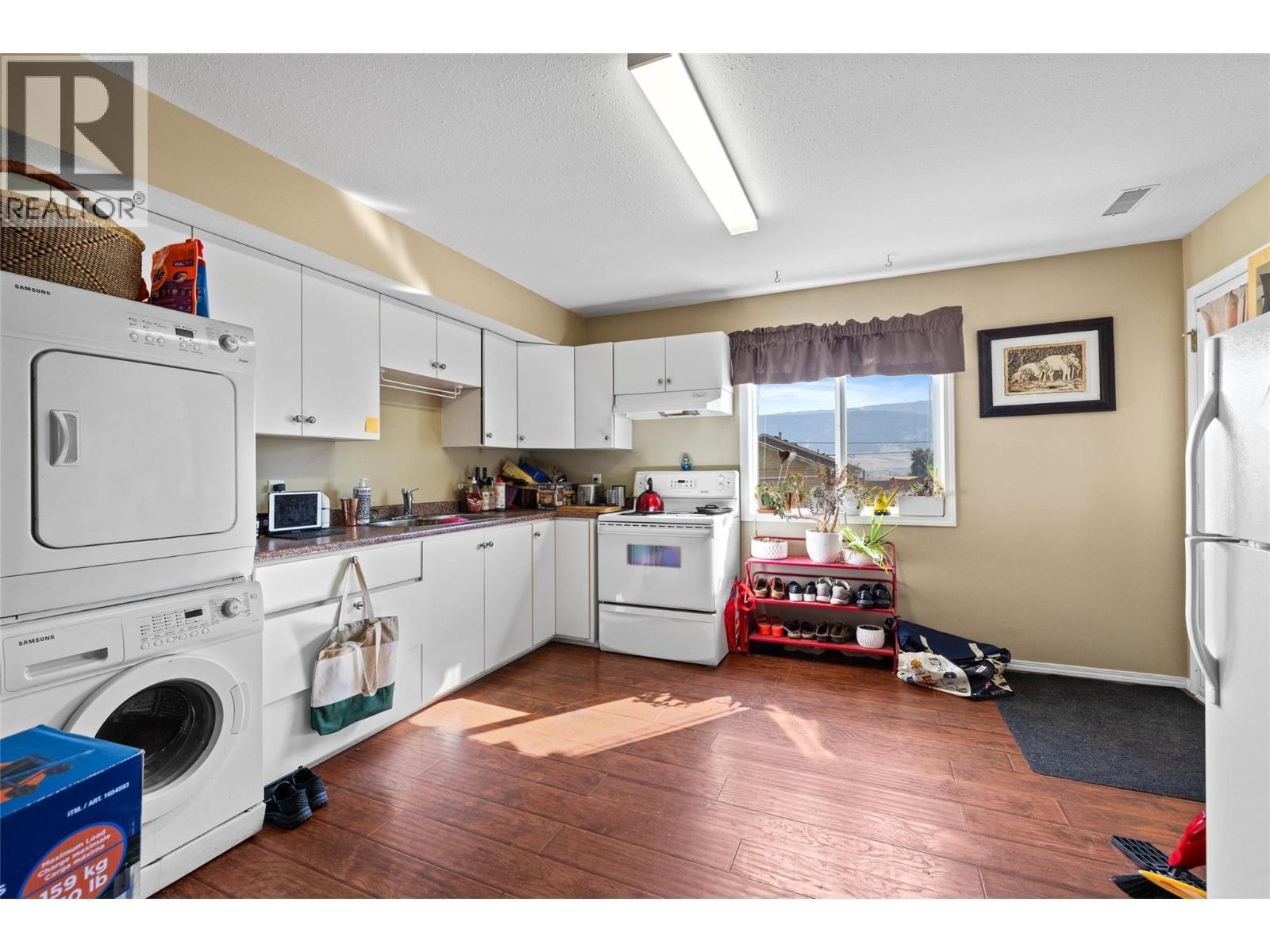 LAKE COUNTRY, British Columbia, V4V 1J1, CA, 5 Bedrooms Bedrooms, ,3 BathroomsBathrooms,Residential,For Sale,1950737