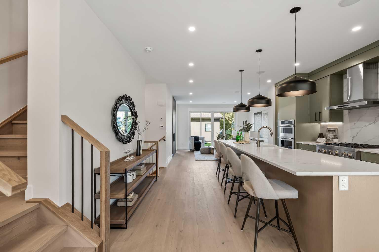 CALGARY, Alberta, T3E 2V9, CA, 4 Bedrooms Bedrooms, ,5 BathroomsBathrooms,Residential,For Sale,1987514