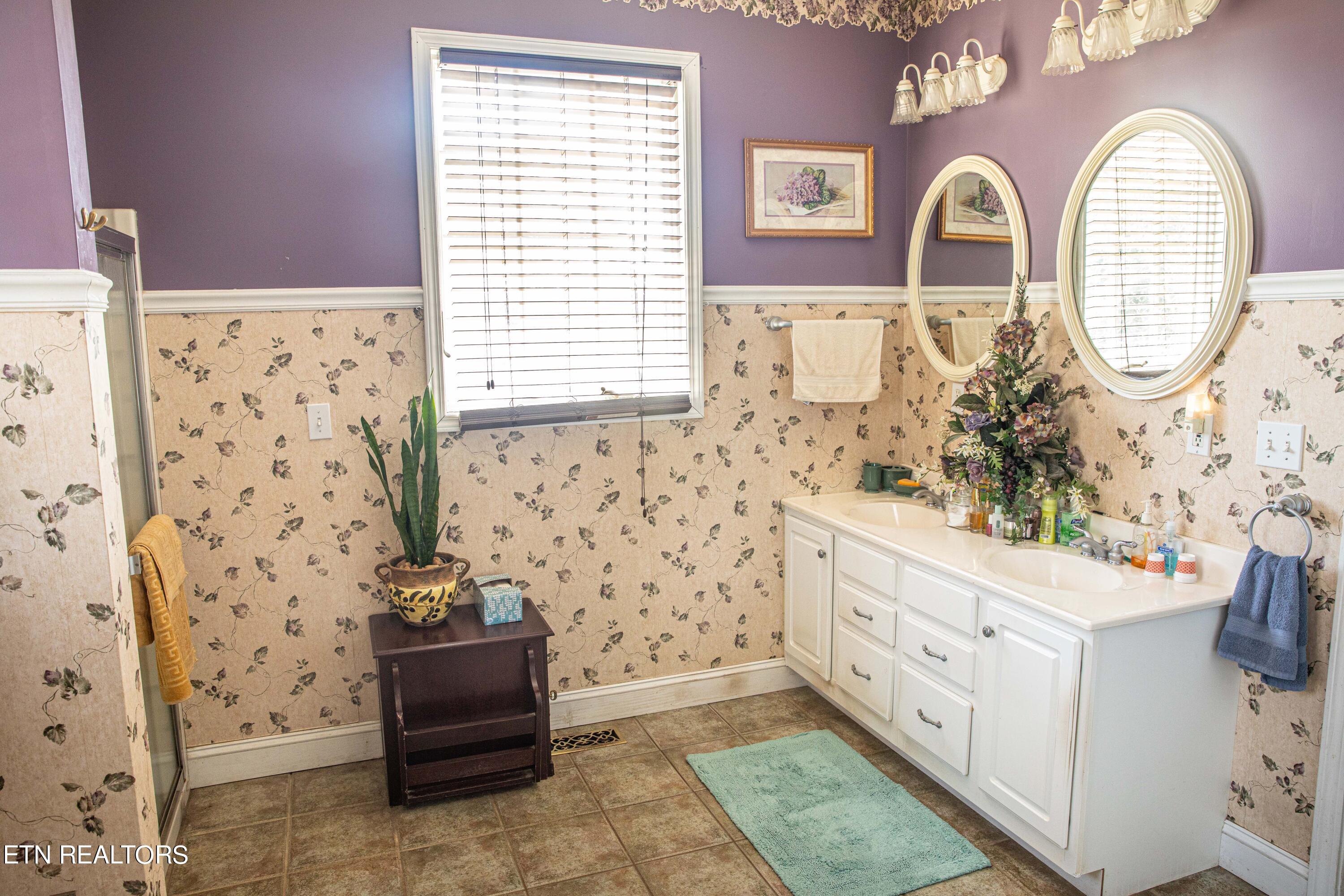 New Tazewell, Tennessee, 37825, United States, 5 Bedrooms Bedrooms, ,4 BathroomsBathrooms,Residential,For Sale,1795344