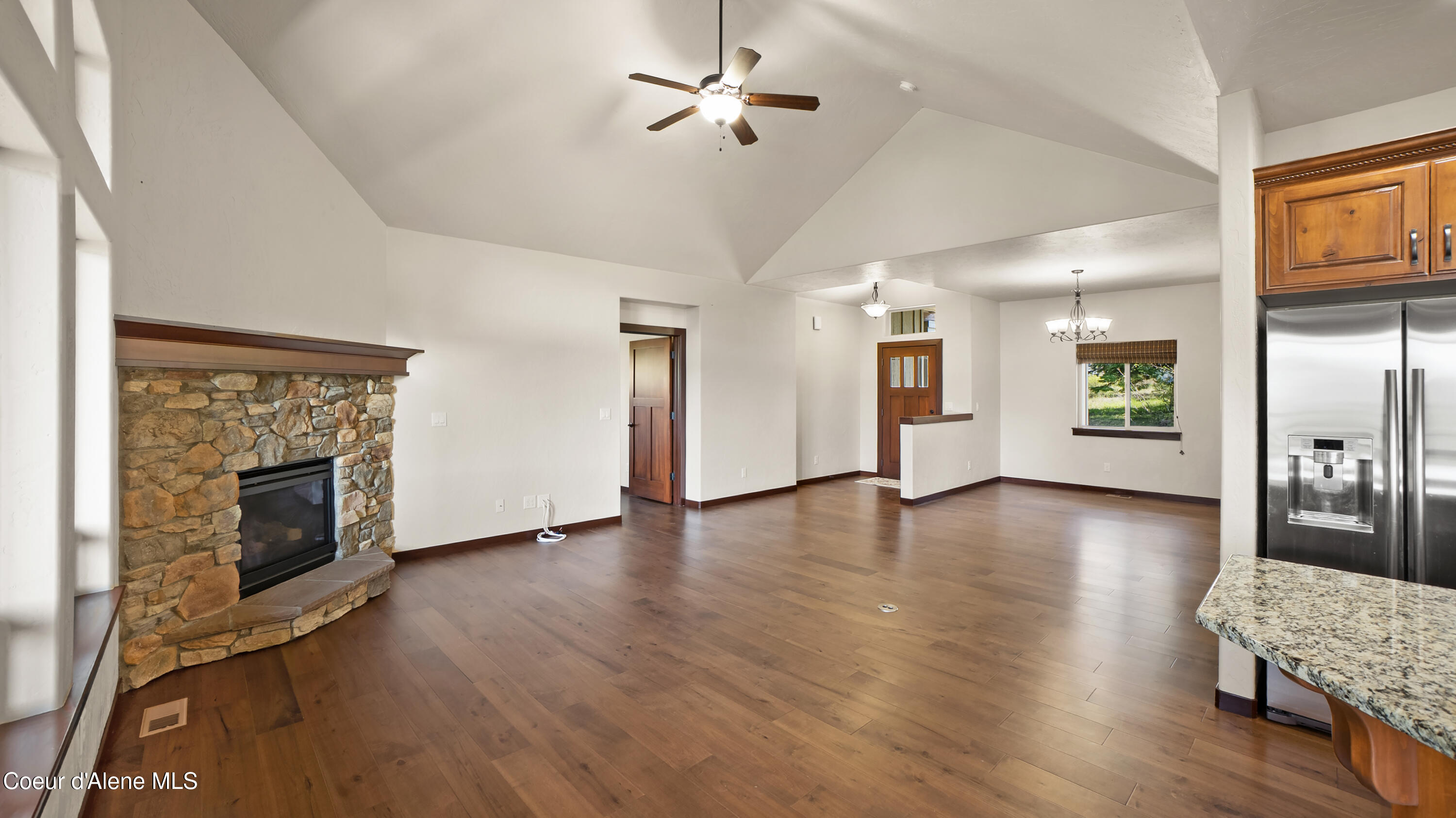 Coeur d'Alene, Idaho, 83814, United States, 3 Bedrooms Bedrooms, ,3 BathroomsBathrooms,Residential,For Sale,1980356