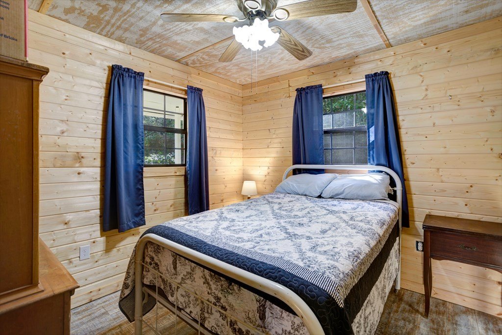 Hiawassee, Georgia, 30546, United States, 2 Bedrooms Bedrooms, ,3 BathroomsBathrooms,Residential,For Sale,1979579