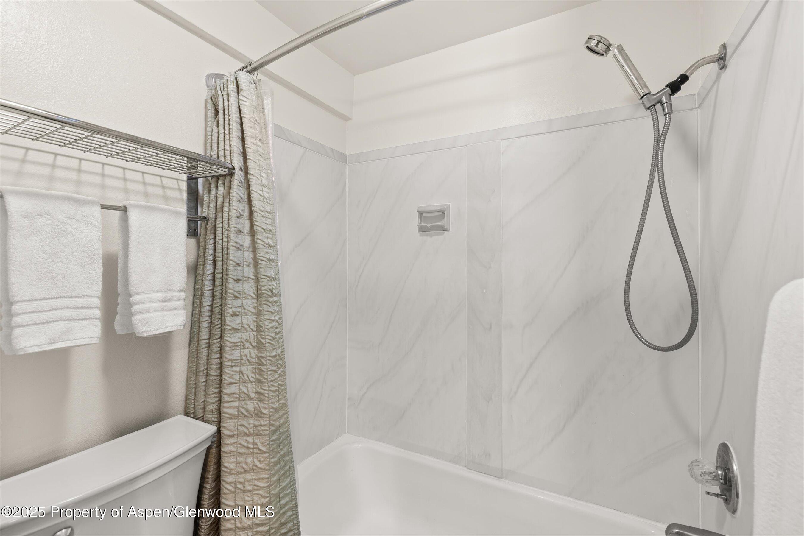 Aspen, Colorado, 81611, United States, 2 Bedrooms Bedrooms, ,2 BathroomsBathrooms,Residential,For Sale,1867403