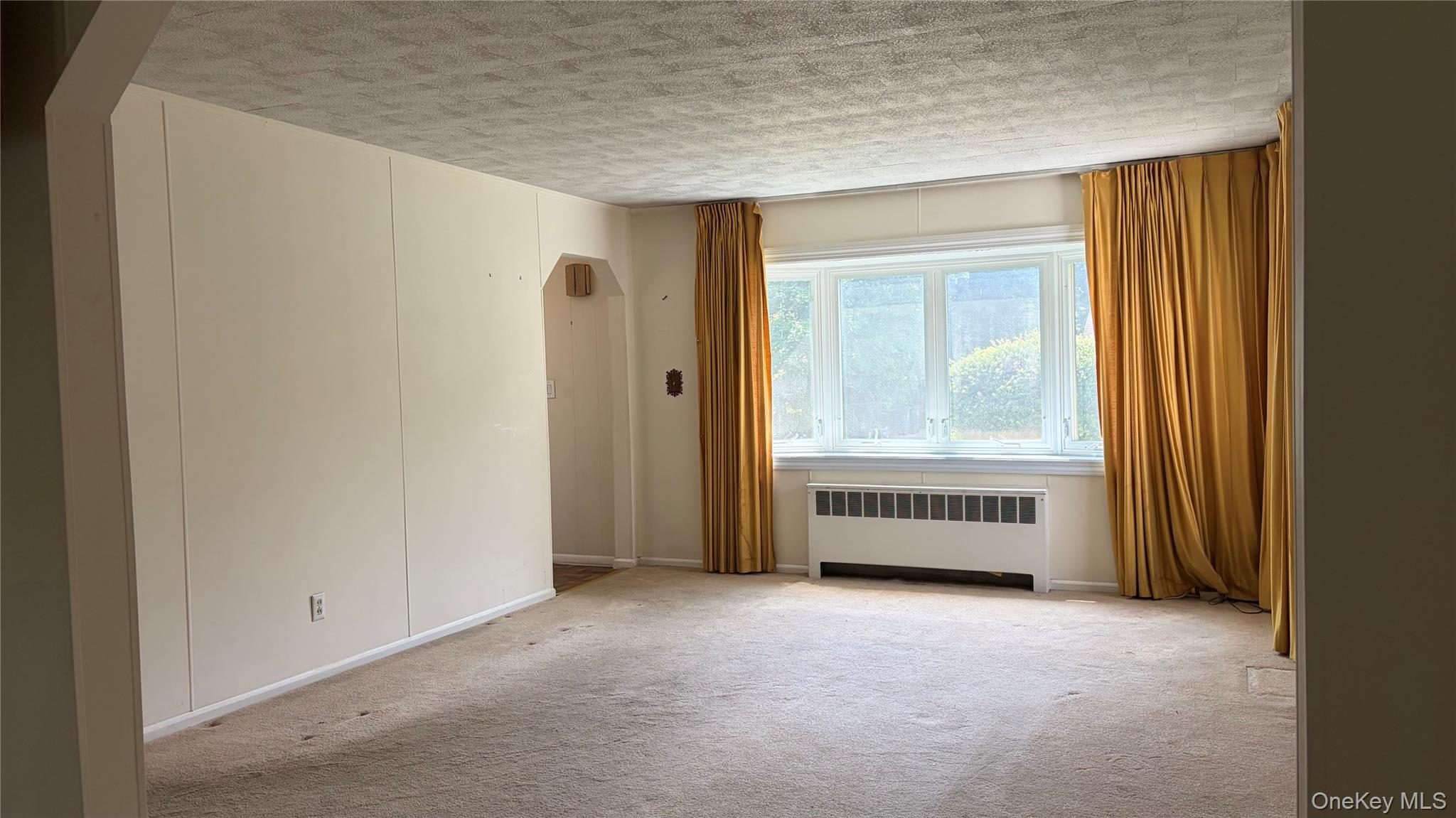 Parkway Dr, Westbury, NY 11590 #1