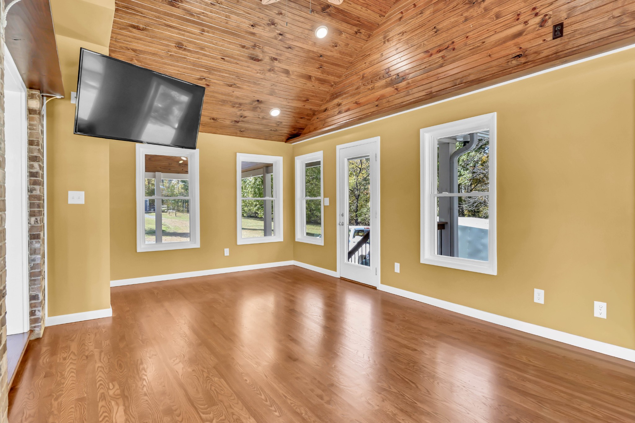 Clarksville, Tennessee, 37043, United States, 4 Bedrooms Bedrooms, ,4 BathroomsBathrooms,Residential,For Sale,1989948