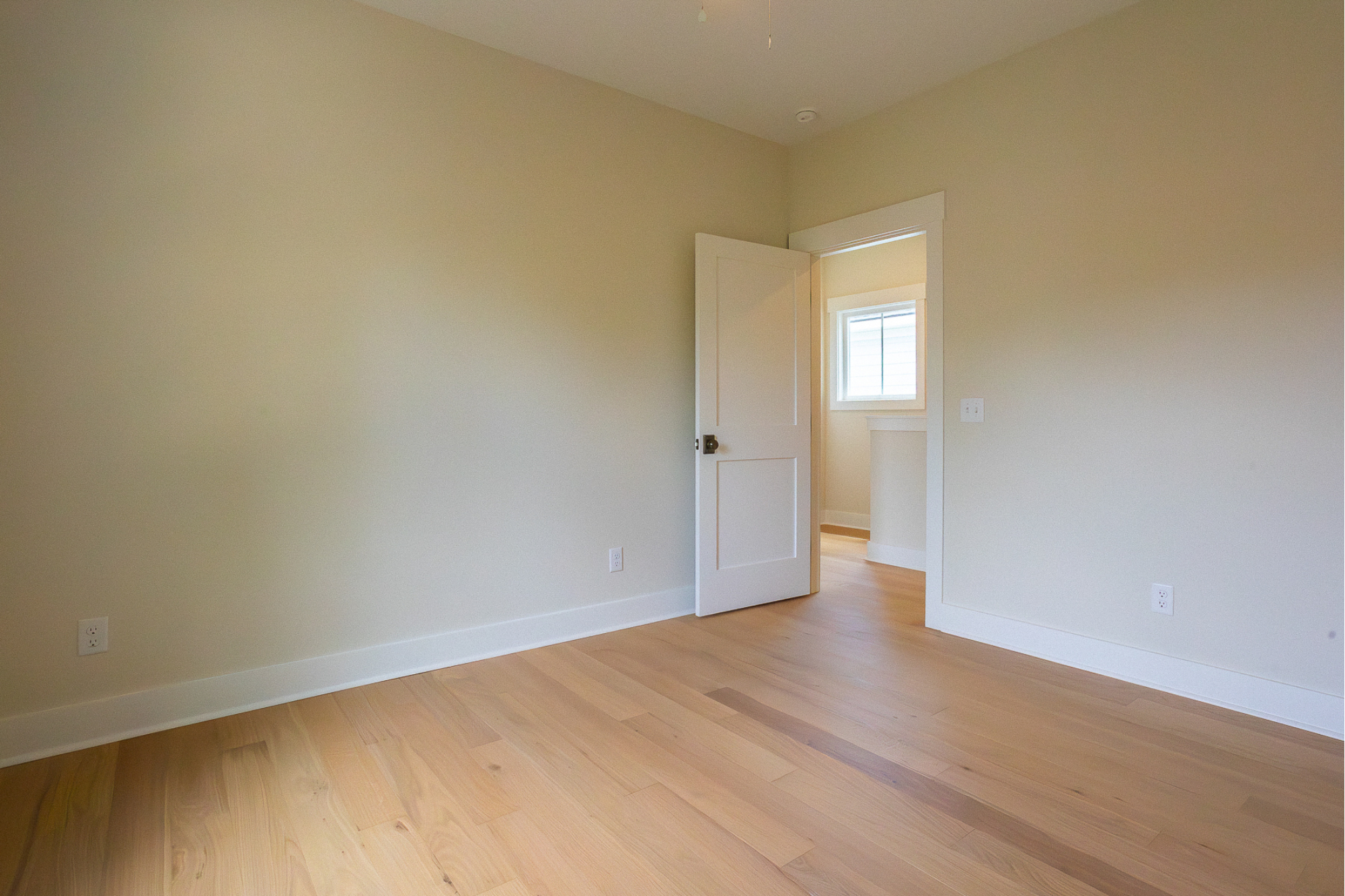  807 E 36th Street - 物件實景