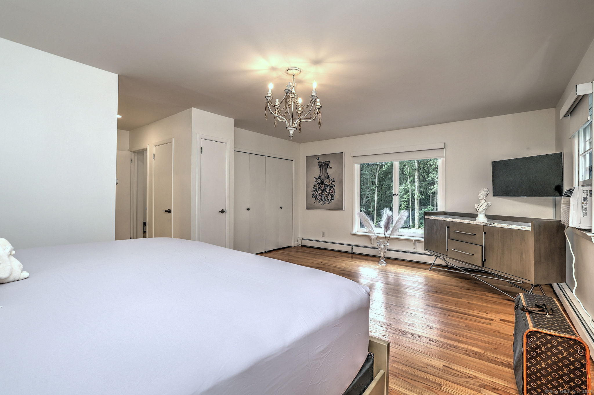 Woodbridge, Connecticut, 06525, United States, 5 Bedrooms Bedrooms, ,4 BathroomsBathrooms,Residential,For Sale,1890965