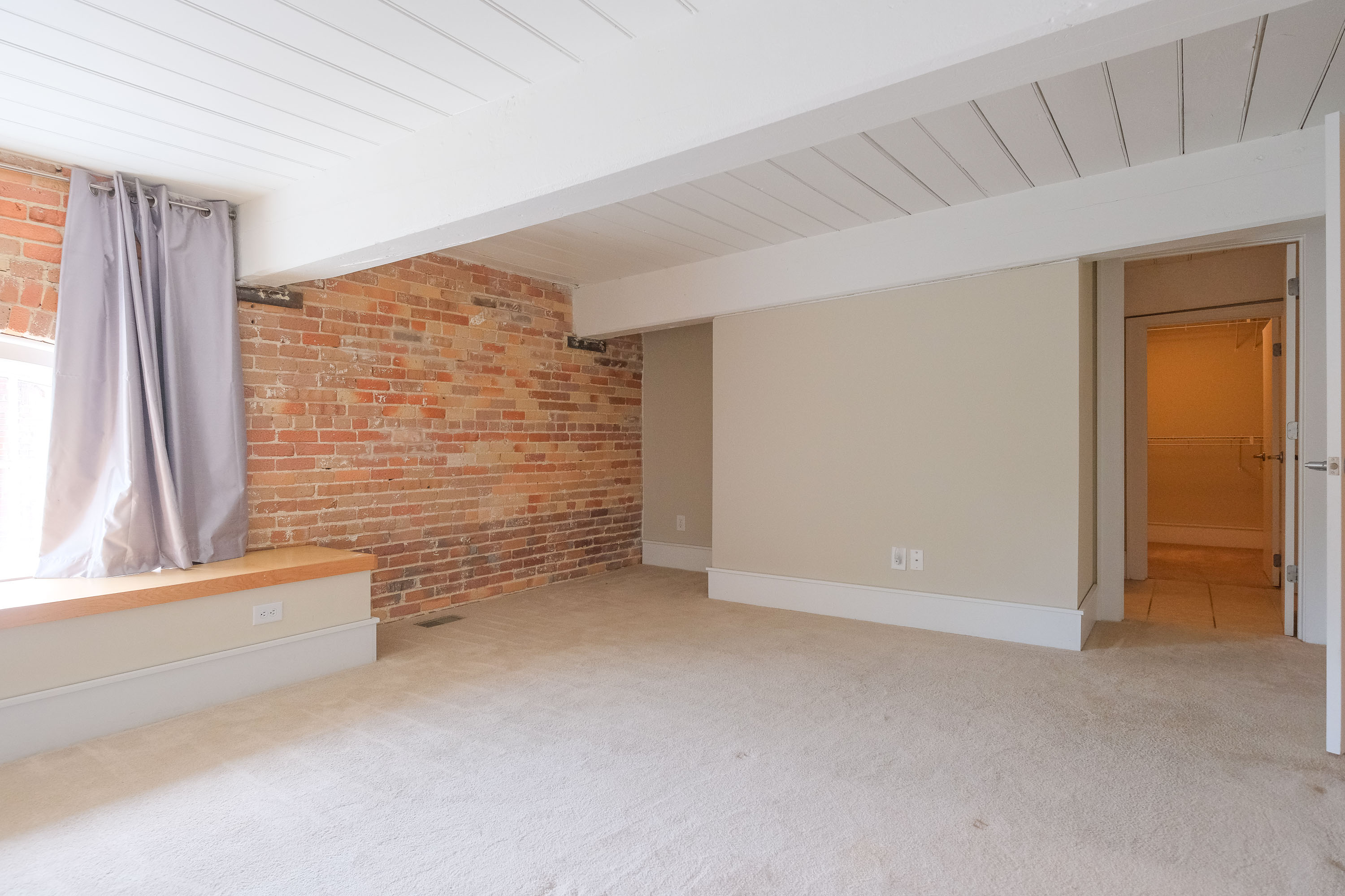  MILL CONDO WITH PRIVATE EXTERIOR ENTRANCE - 物件實景