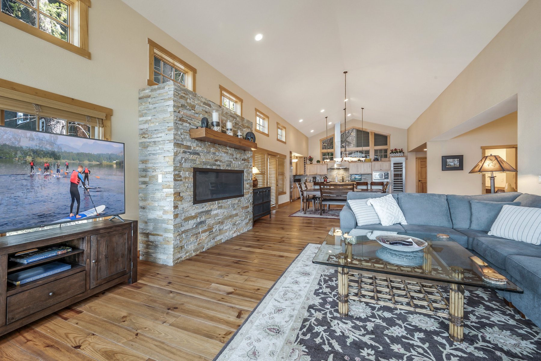 Sagle, Idaho, 83860, United States, 5 Bedrooms Bedrooms, ,6 BathroomsBathrooms,Residential,For Sale,1978919