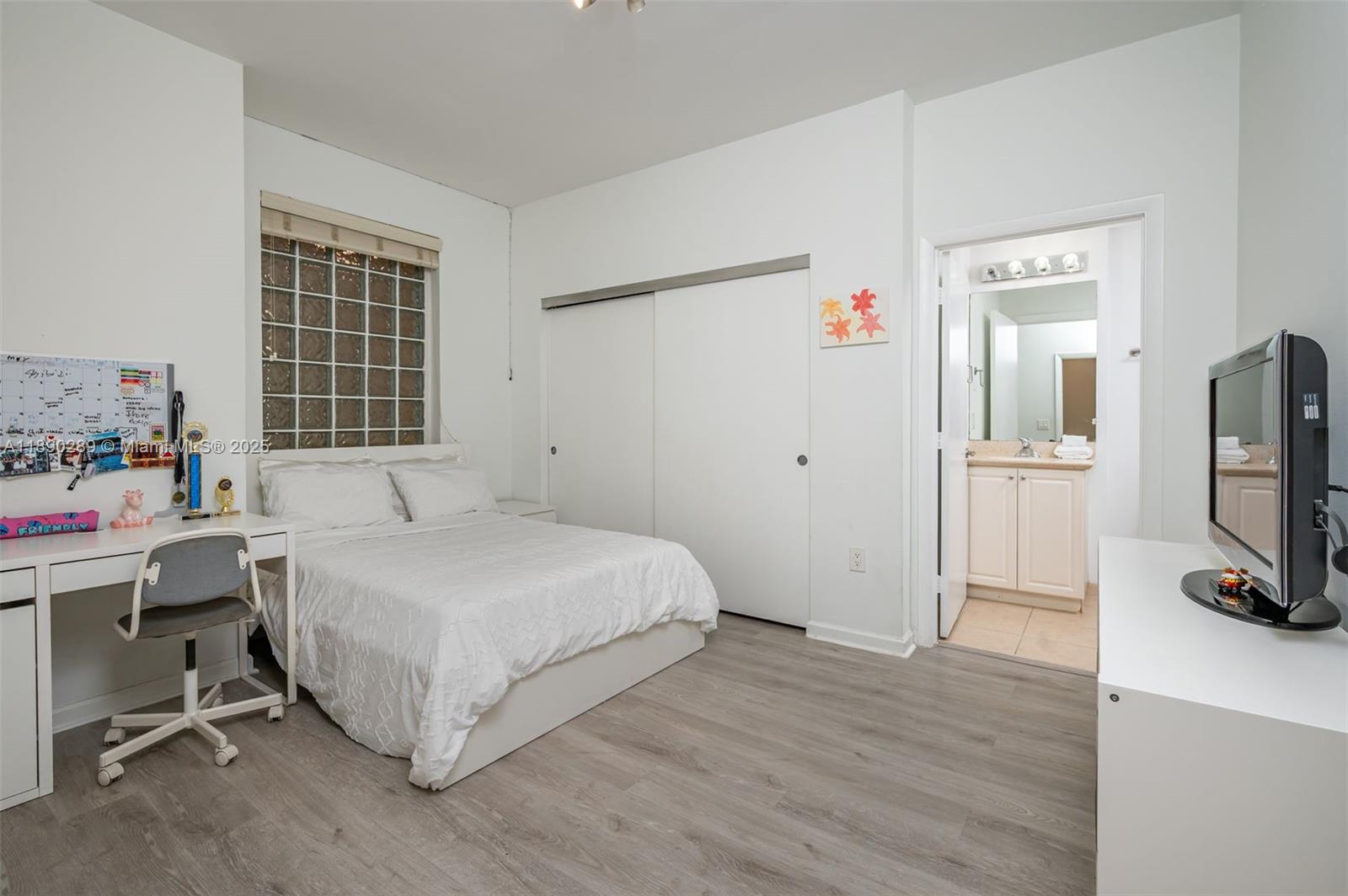 Aventura, Florida, 33180, United States, 3 Bedrooms Bedrooms, ,3 BathroomsBathrooms,Residential,For Sale,1961419