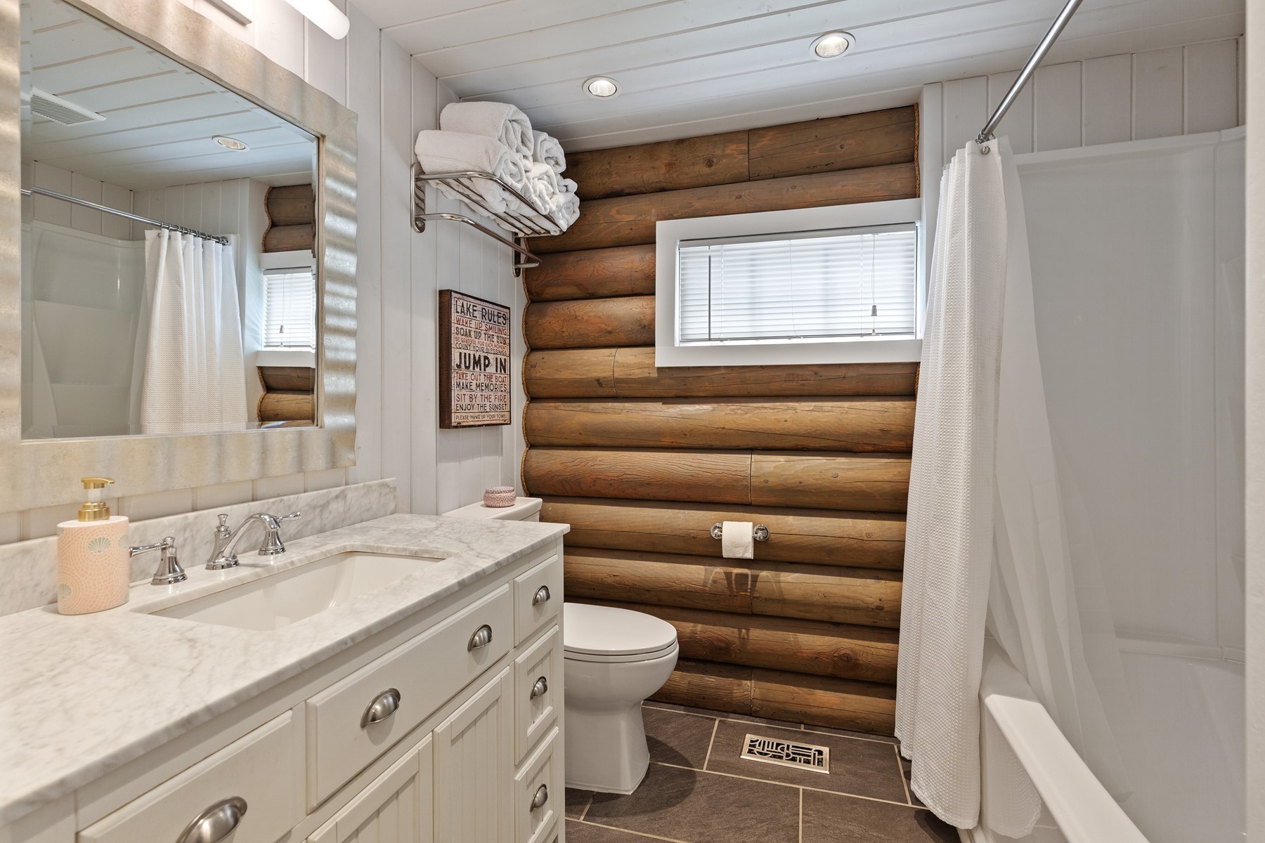  Captivating Upscale Log Lakefront Retreat - 物件實景
