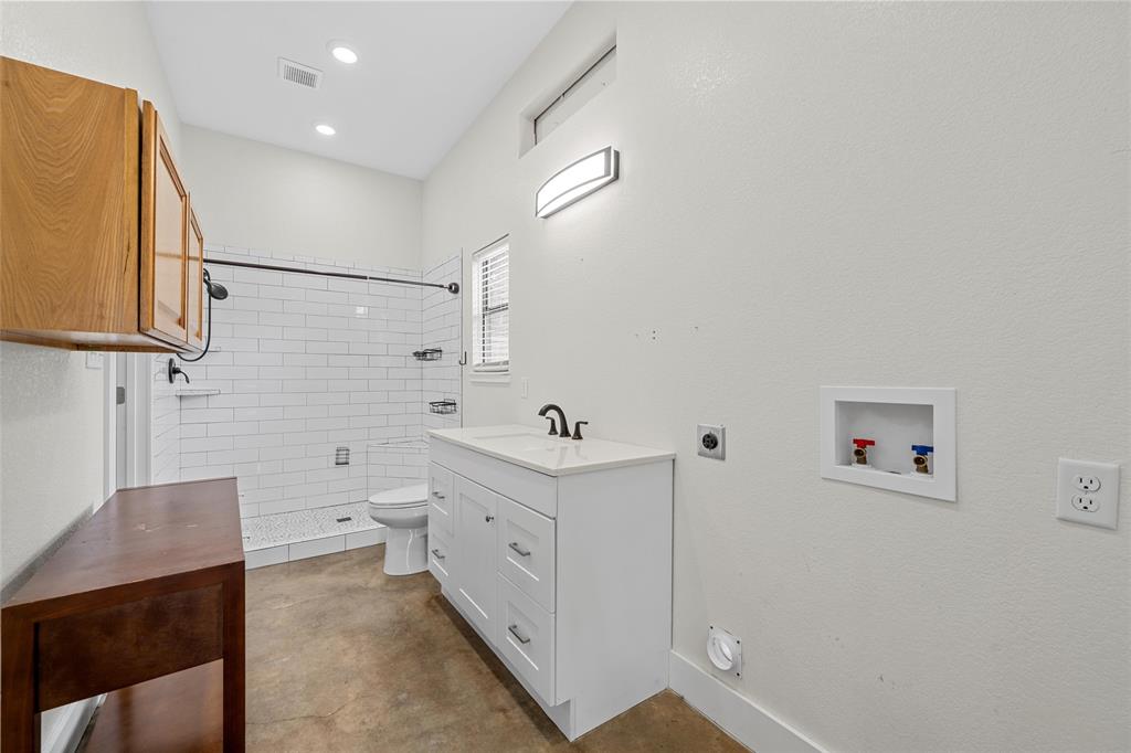 Waco, Texas, 76710, United States, 5 Bedrooms Bedrooms, ,4 BathroomsBathrooms,Residential,For Sale,1806319