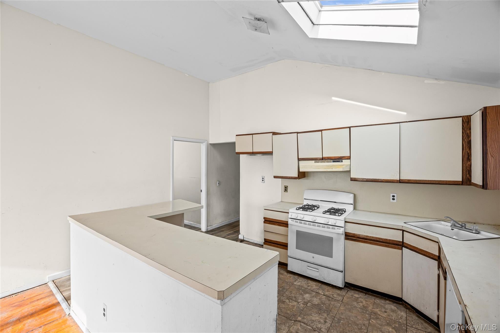 Long Beach, New York, 11561, United States, 5 Bedrooms Bedrooms, ,3 BathroomsBathrooms,Residential,For Sale,2002844