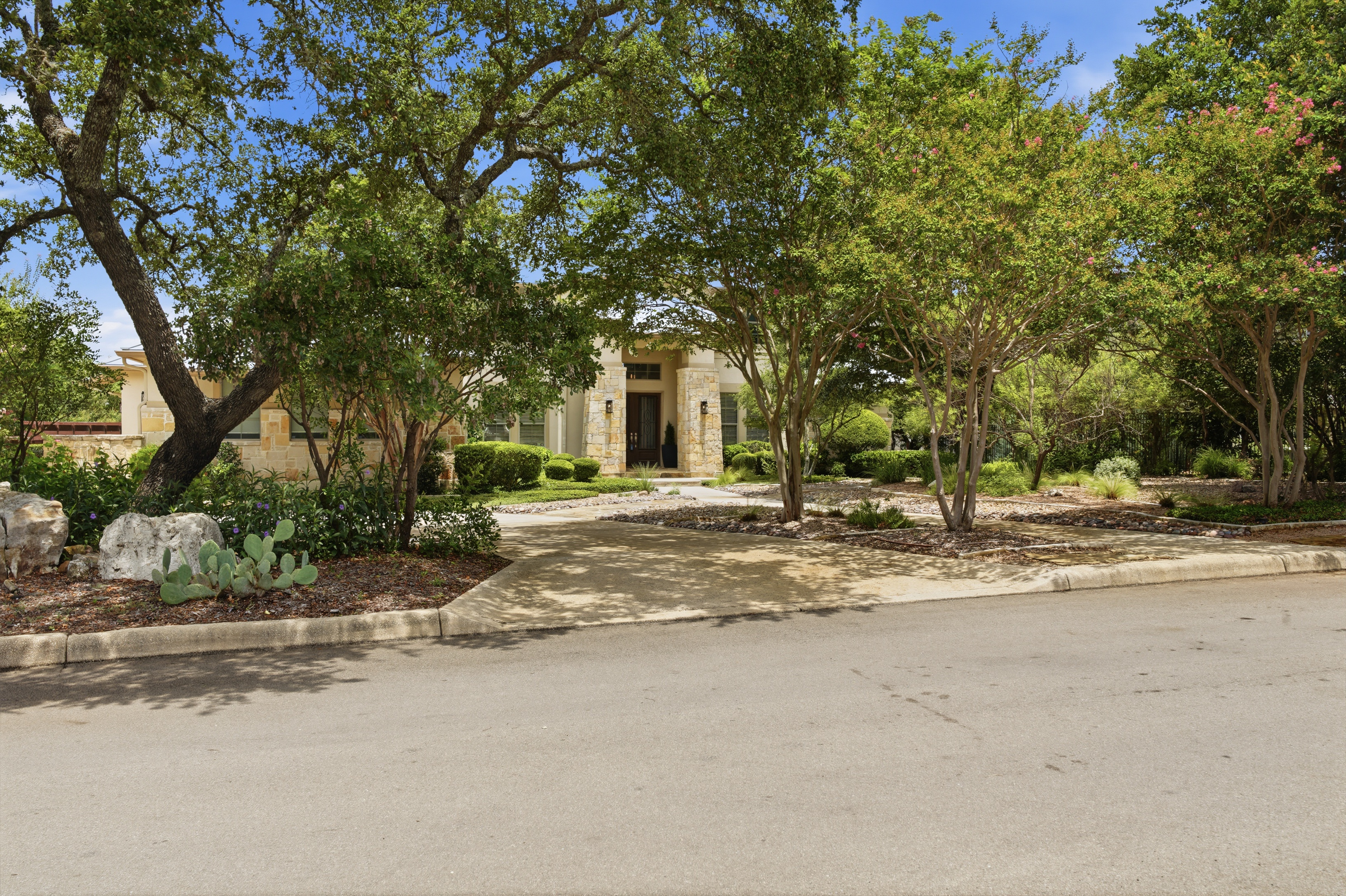  Iron Horse Canyon Estate with Resort-Style Backyard - 物件實景