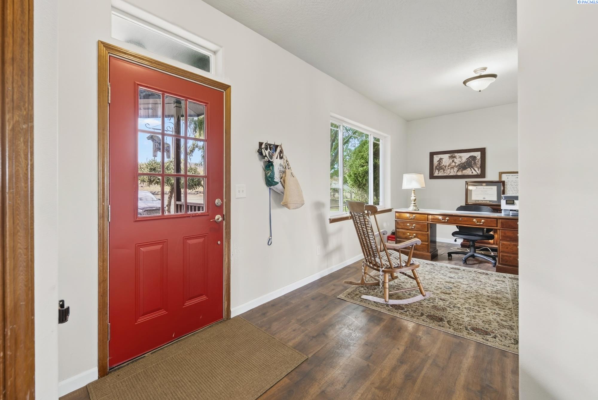 Prosser, Washington, 99350, United States, 3 Bedrooms Bedrooms, ,2 BathroomsBathrooms,Residential,For Sale,1964108