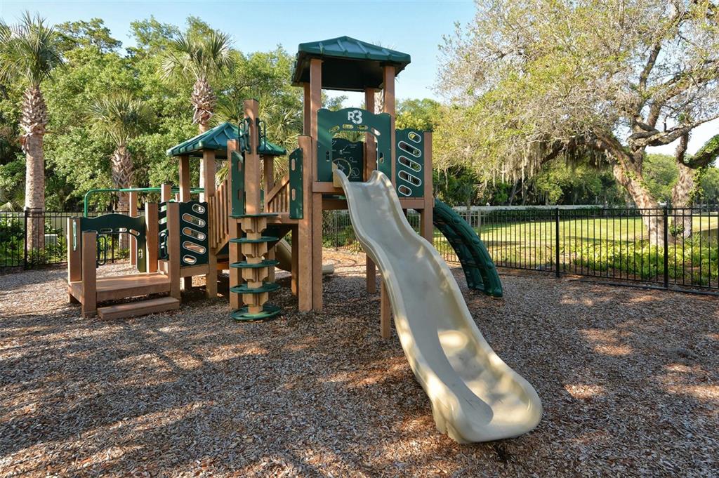 Sarasota, Florida, 34231, United States, 2 Bedrooms Bedrooms, ,3 BathroomsBathrooms,Residential,For Sale,2002128