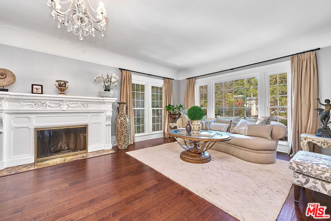 Los Angeles, California, 90005, United States, 5 Bedrooms Bedrooms, ,6 BathroomsBathrooms,Residential,For Sale,1907226