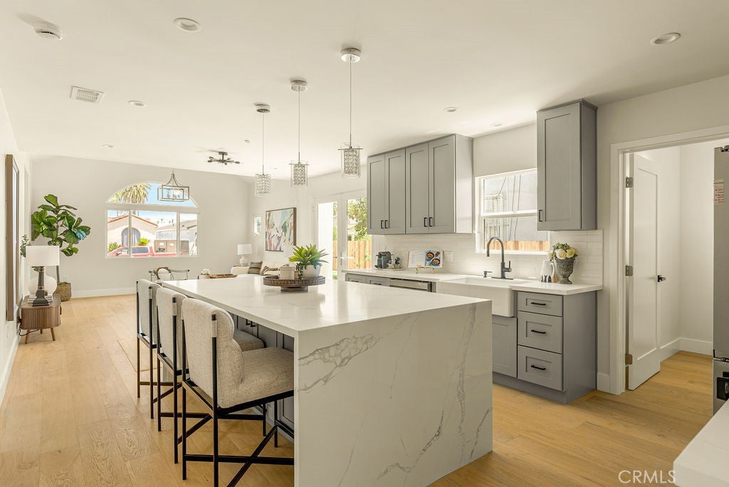 Los Angeles, California, 90018, United States, 3 Bedrooms Bedrooms, ,2 BathroomsBathrooms,Residential,For Sale,1905808