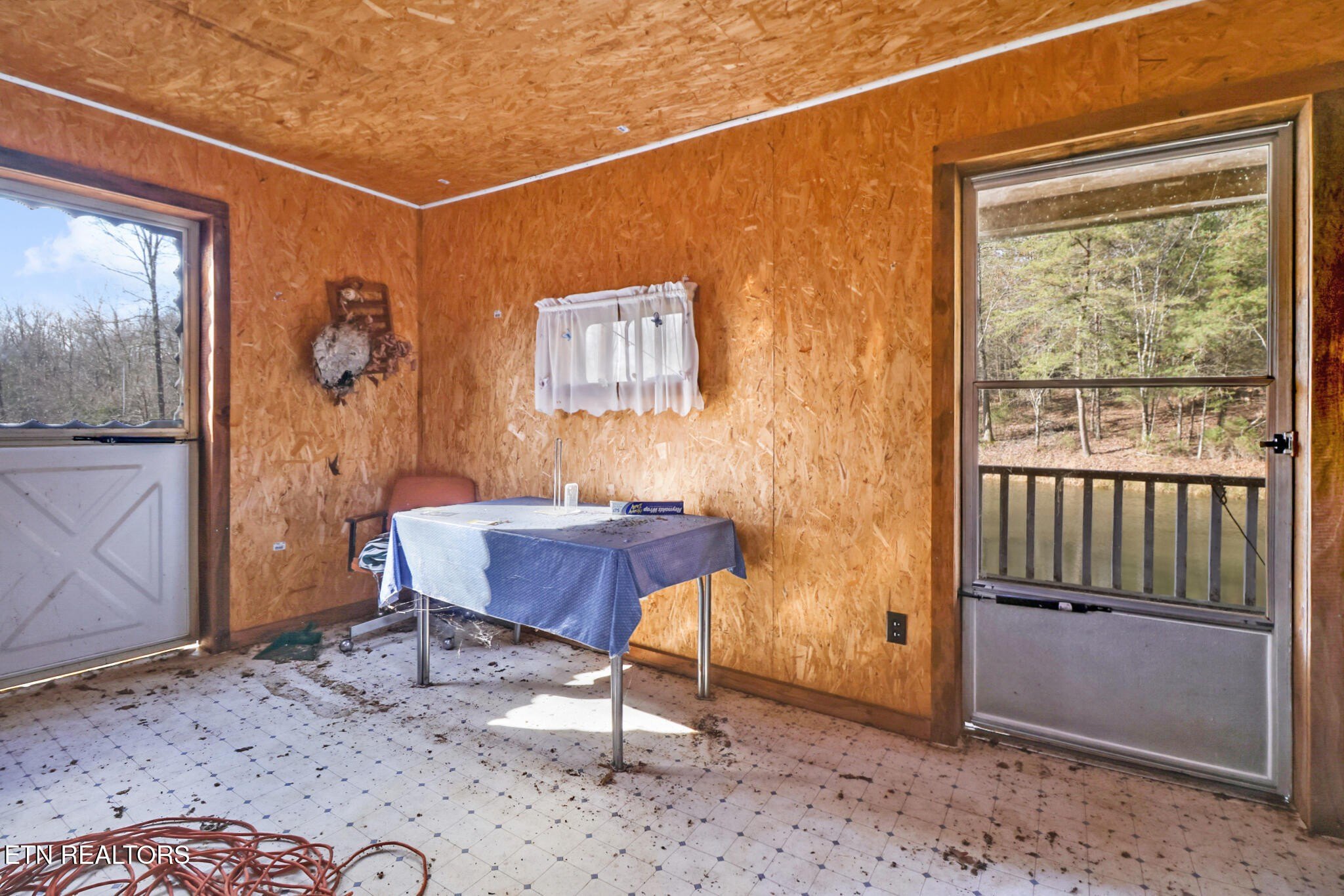 Deer Lodge, Tennessee, 37726, United States, 3 Bedrooms Bedrooms, ,2 BathroomsBathrooms,Residential,For Sale,2006458