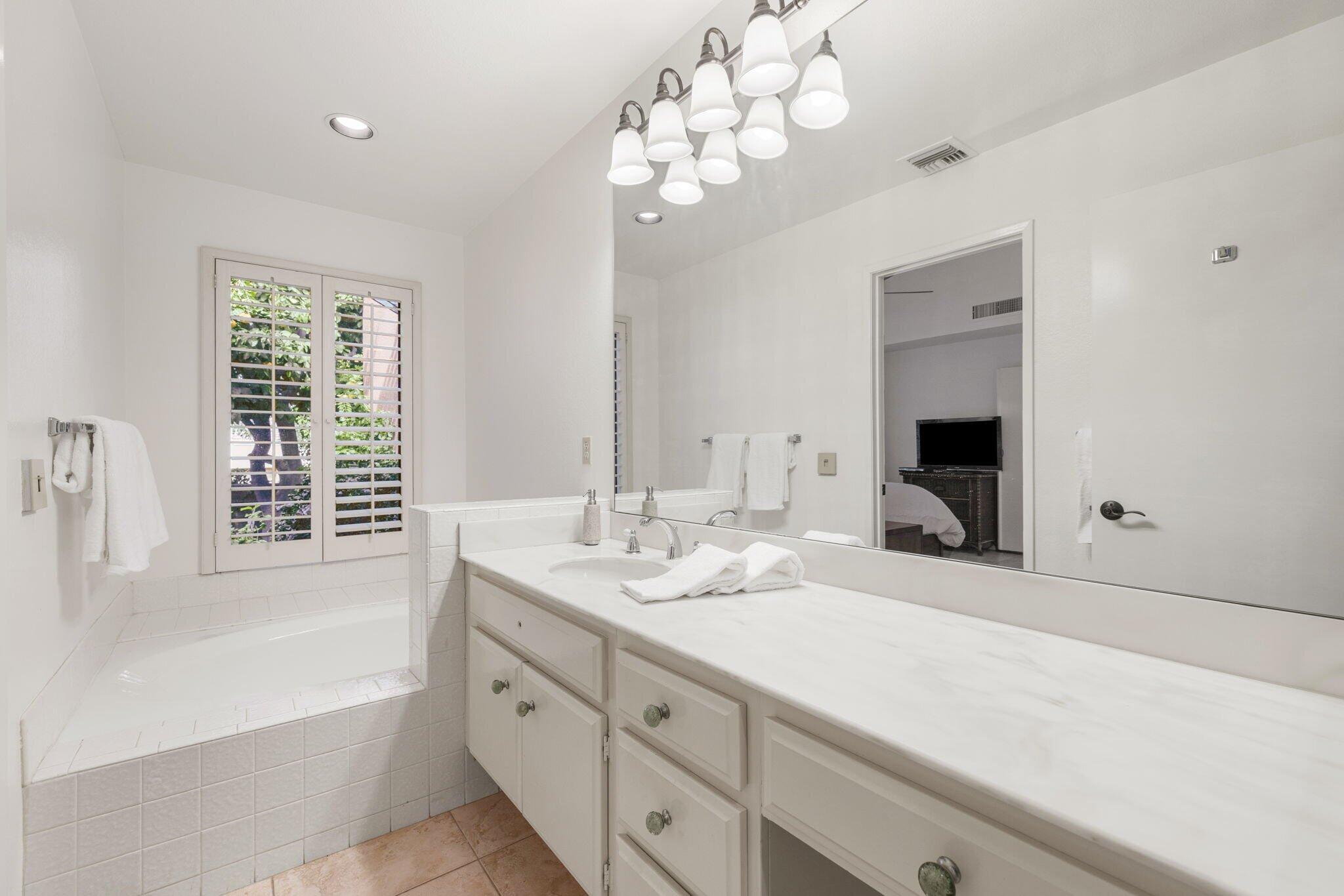 Palm Desert, California, 92260, United States, 2 Bedrooms Bedrooms, ,2 BathroomsBathrooms,Residential,For Sale,1987957