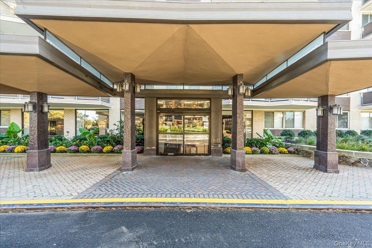 Bayside, New York, 11360, United States, 2 Bedrooms Bedrooms, ,2 BathroomsBathrooms,Residential,For Sale,2048855