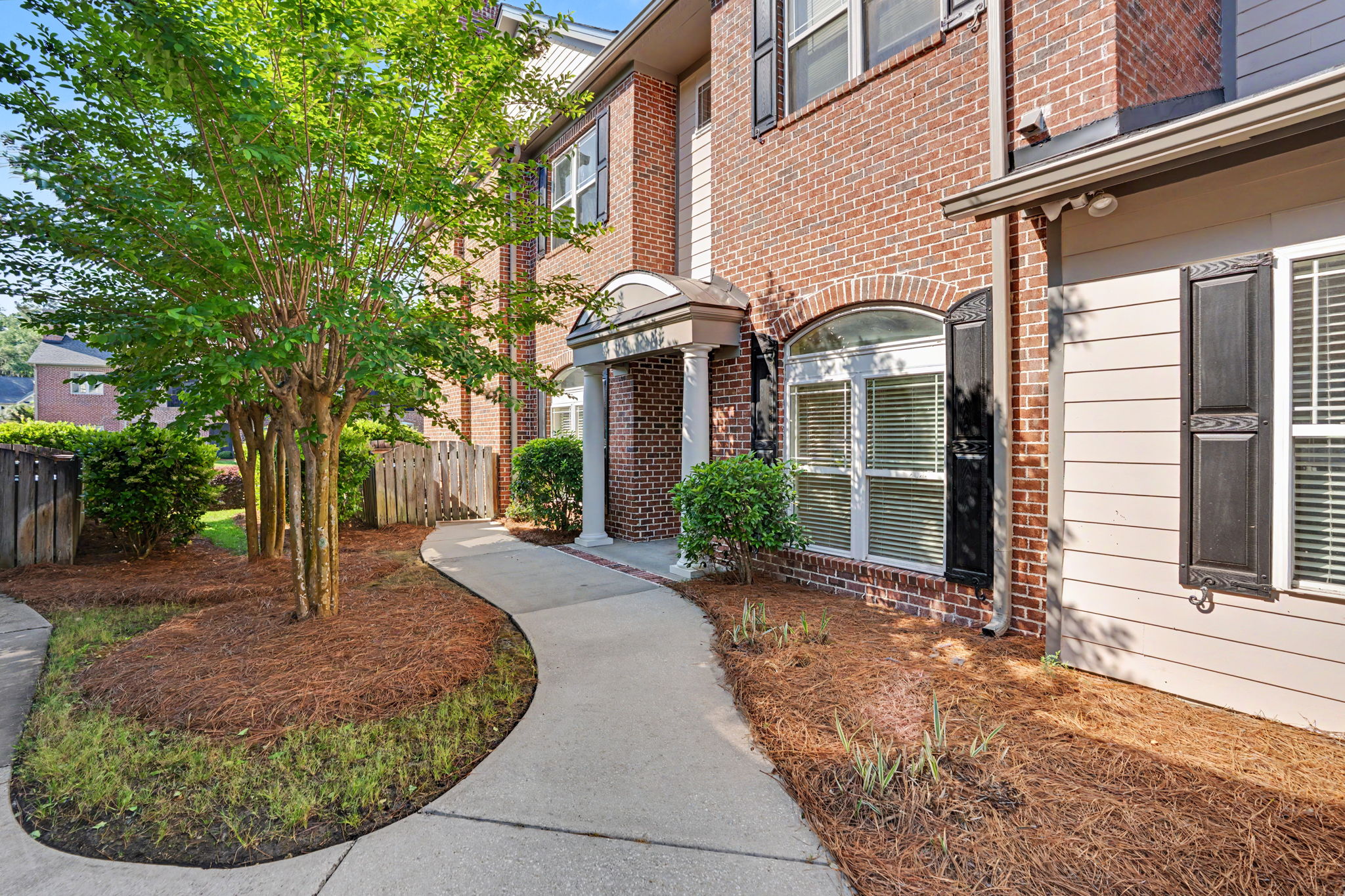  1201 River Oaks Drive, Richmond Hill - 物件實景