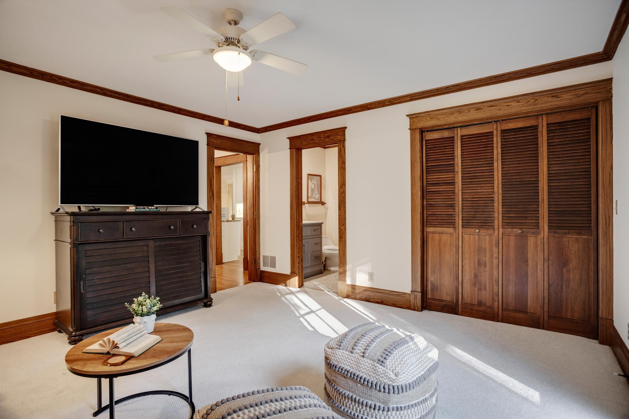 Minneapolis, Minnesota, 55408, United States, 5 Bedrooms Bedrooms, ,2 BathroomsBathrooms,Residential,For Sale,1960764