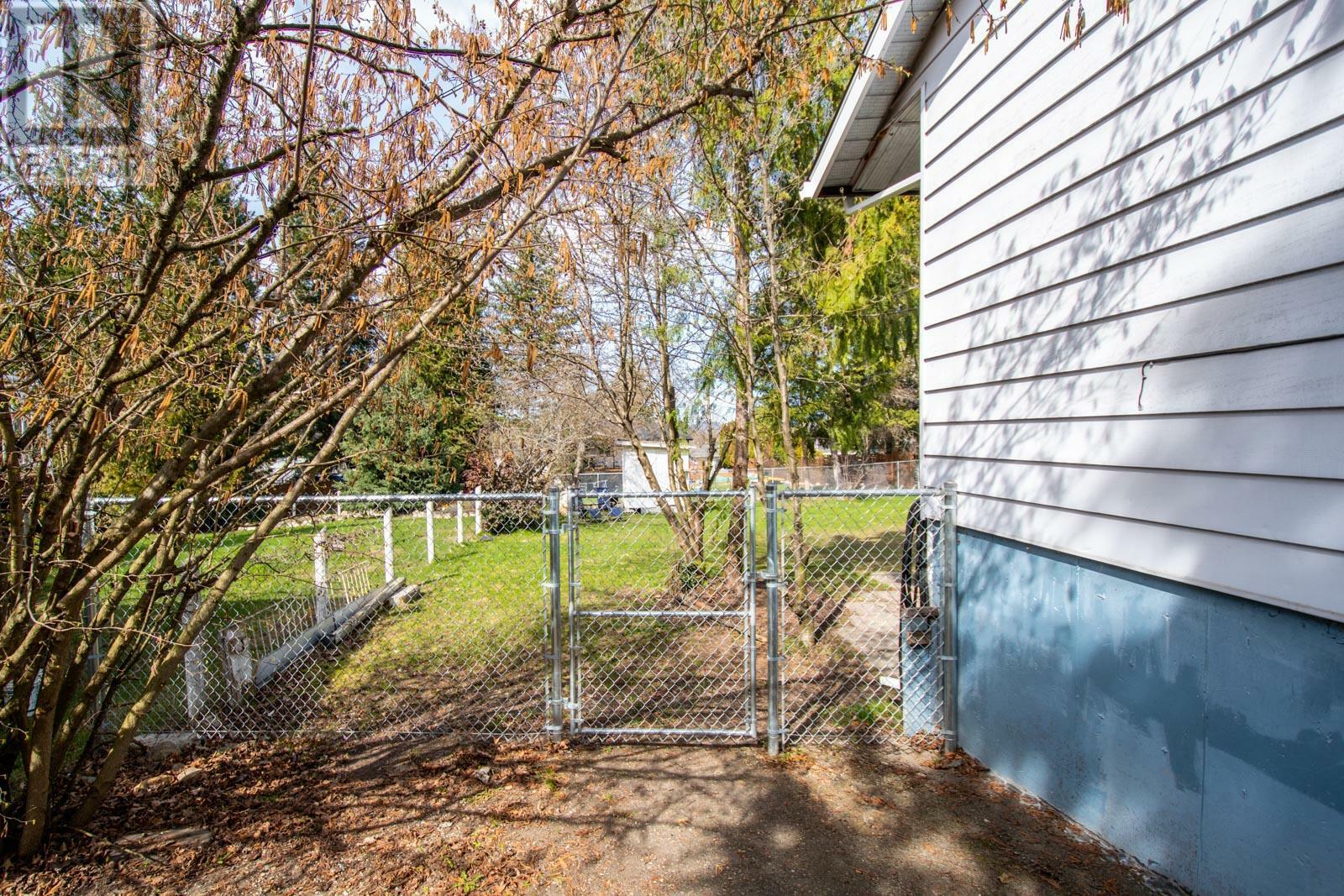SPALLUMCHEEN, British Columbia, V4Y 0S8, CA, 6 Bedrooms Bedrooms, ,2 BathroomsBathrooms,Residential,For Sale,1838757