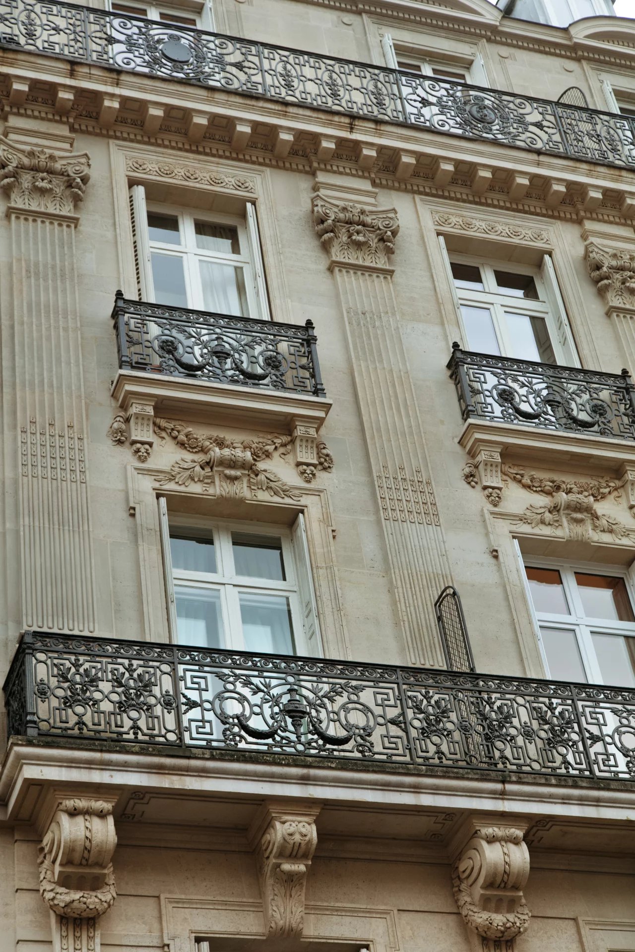 Paris 8th, Île-de-France, 75008, FR, 3 Bedrooms Bedrooms, ,3 BathroomsBathrooms,Residential,For Sale,1491414