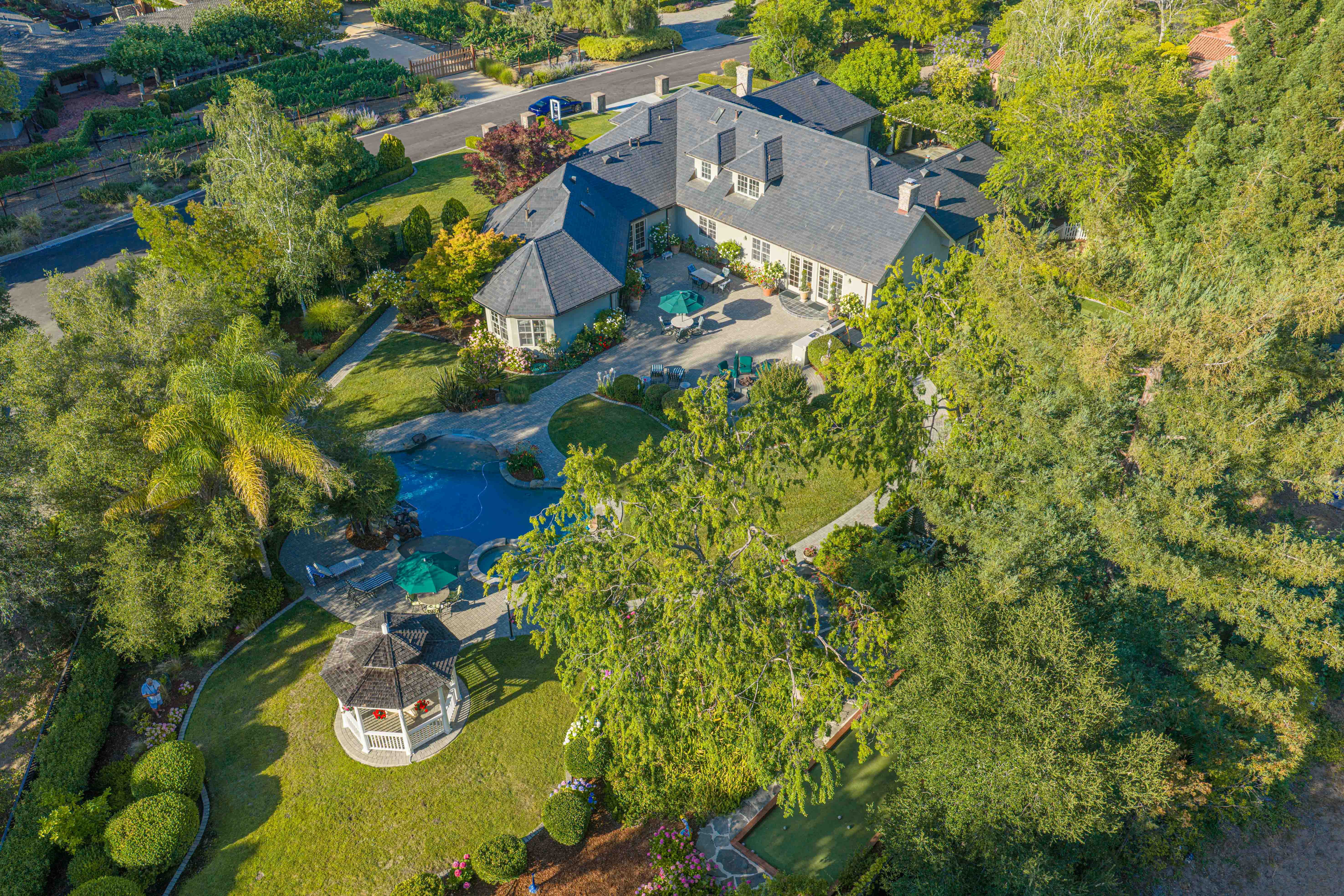  Stunning Saratoga Estate on Expansive Private Grounds - 物件實景
