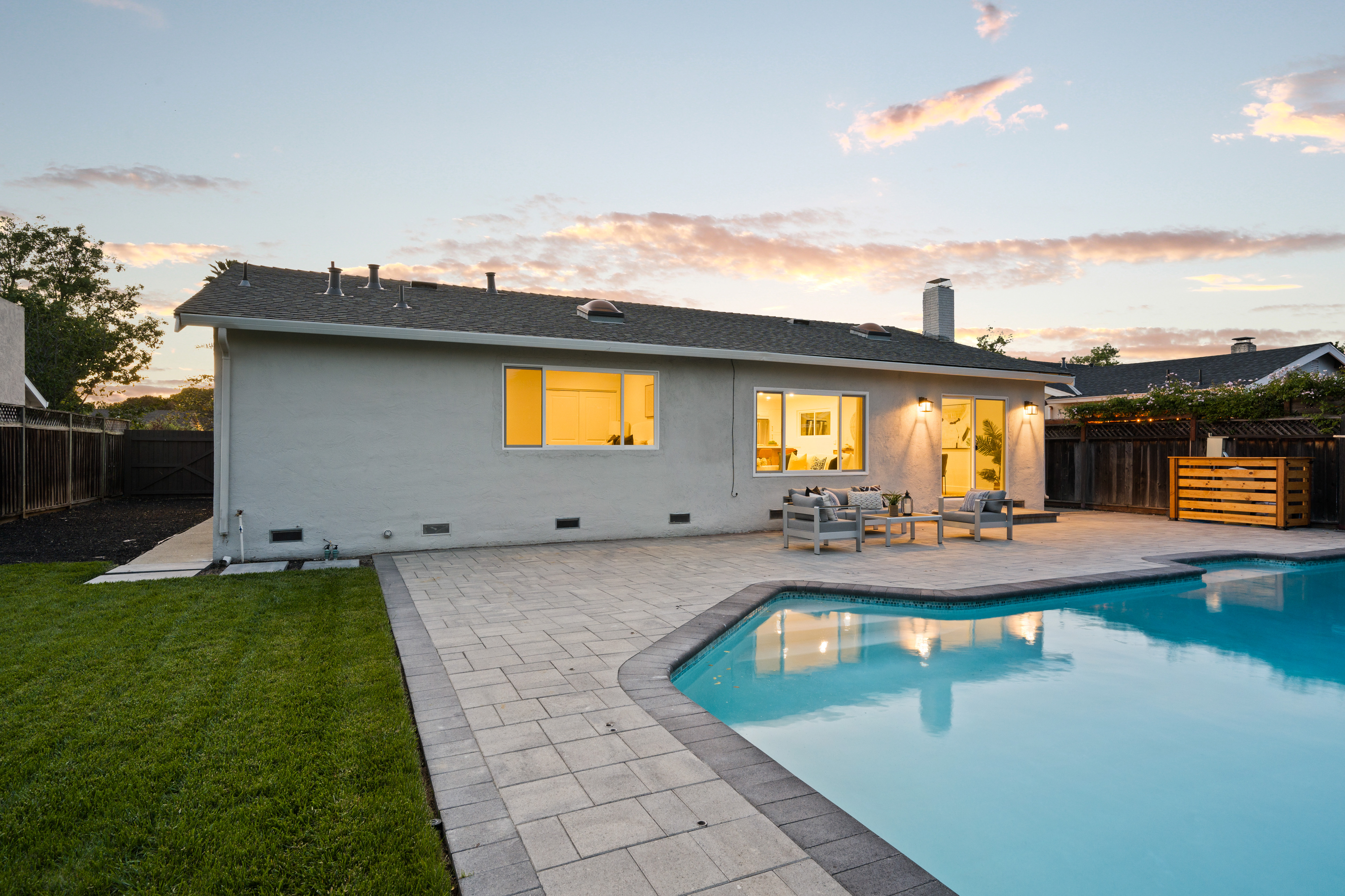  Exceptional Designer Remodel with Resort-Inspired Backyard Retreat - 物件實景