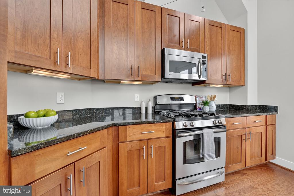 Arlington, Virginia, 22201, United States, 2 Bedrooms Bedrooms, ,2 BathroomsBathrooms,Residential,For Sale,1927773