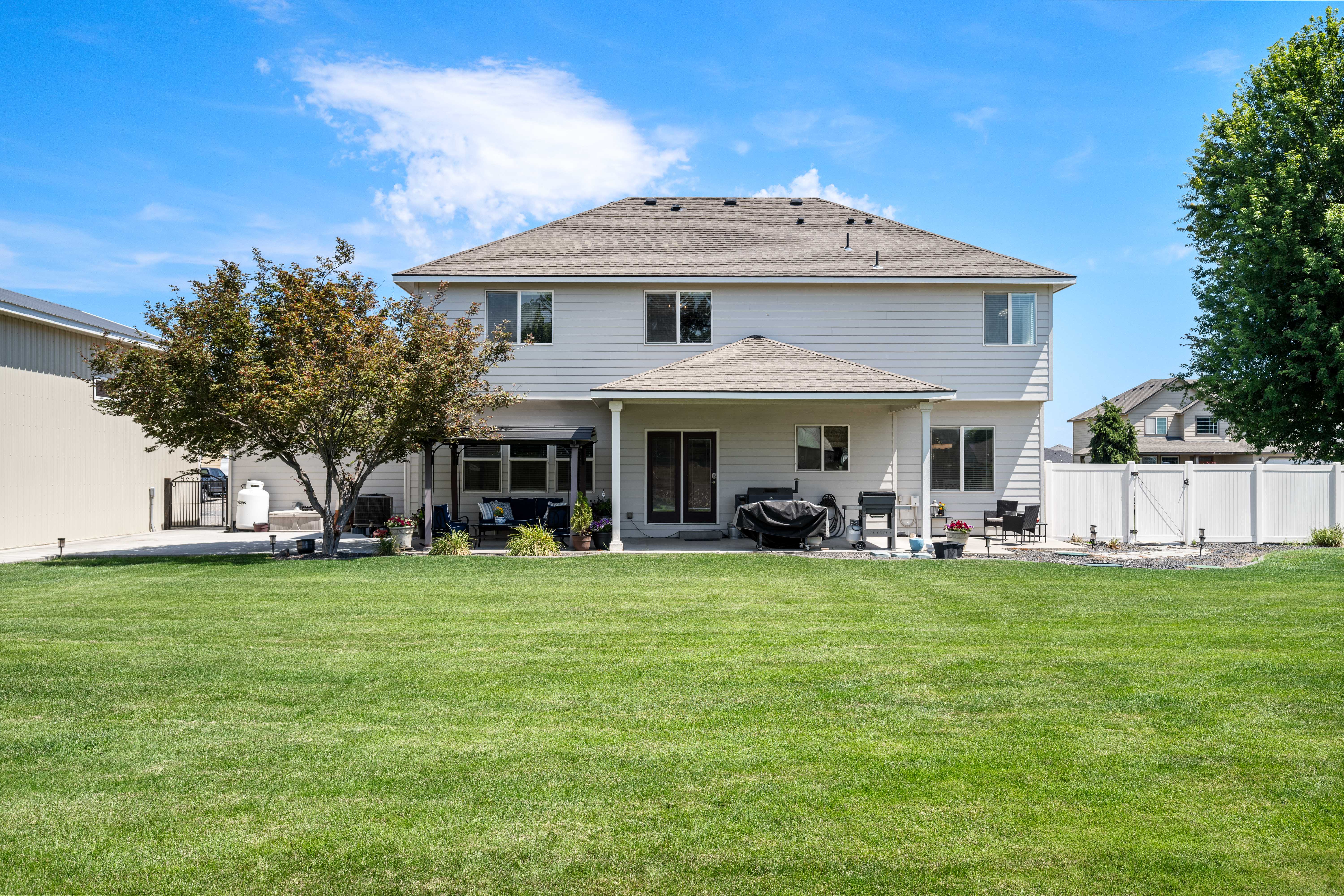 Stunning Home, Over1/2 an Acre with MASSIVE Shop - 物件實景