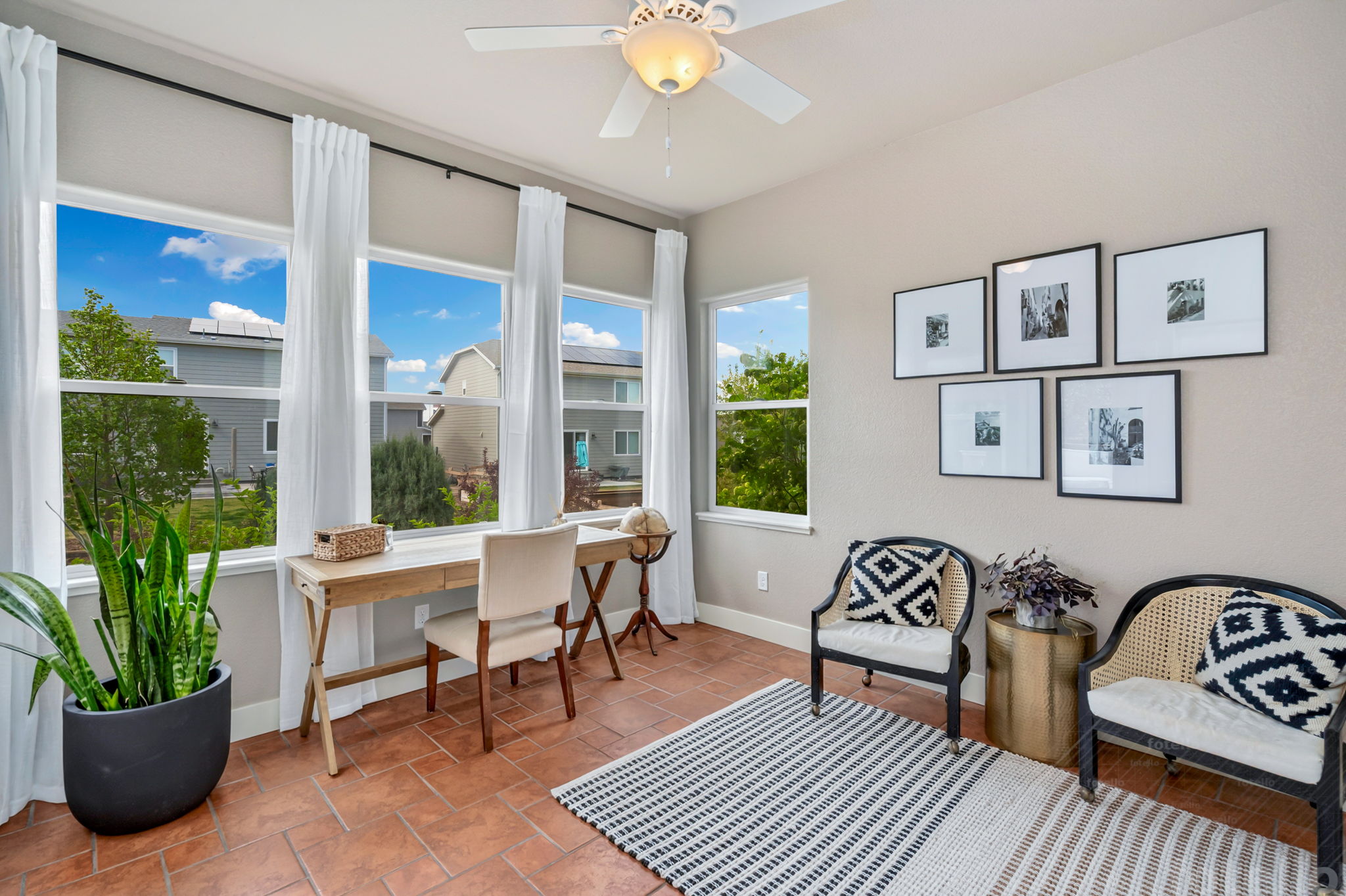  Great 2 Story With Main Floor Master Located Between Raindance and Pelican Lakes - 物件實景