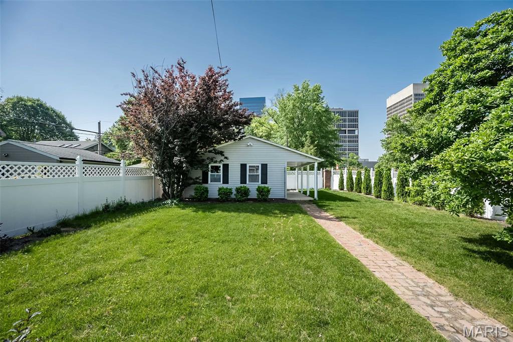 St Louis, Missouri, 63105, United States, 4 Bedrooms Bedrooms, ,4 BathroomsBathrooms,Residential,For Sale,1901233