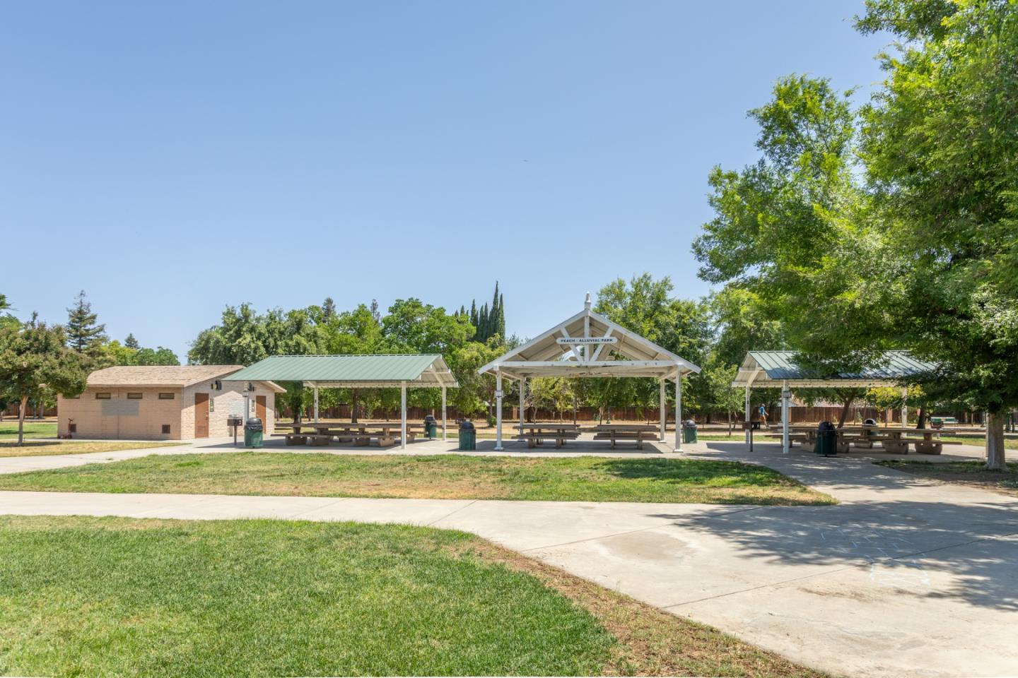 Clovis, California, 93611, United States, 4 Bedrooms Bedrooms, ,2 BathroomsBathrooms,Residential,For Sale,1907507