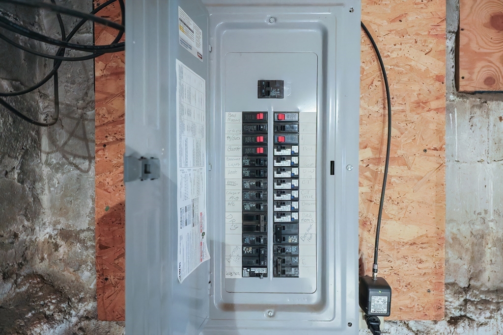 Peabody, Massachusetts, 01960, United States, 3 Bedrooms Bedrooms, ,2 BathroomsBathrooms,Residential,For Sale,2002865