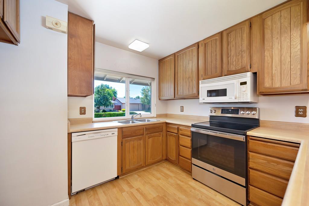 Roseville, California, 95678, United States, 3 Bedrooms Bedrooms, ,2 BathroomsBathrooms,Residential,For Sale,1940546