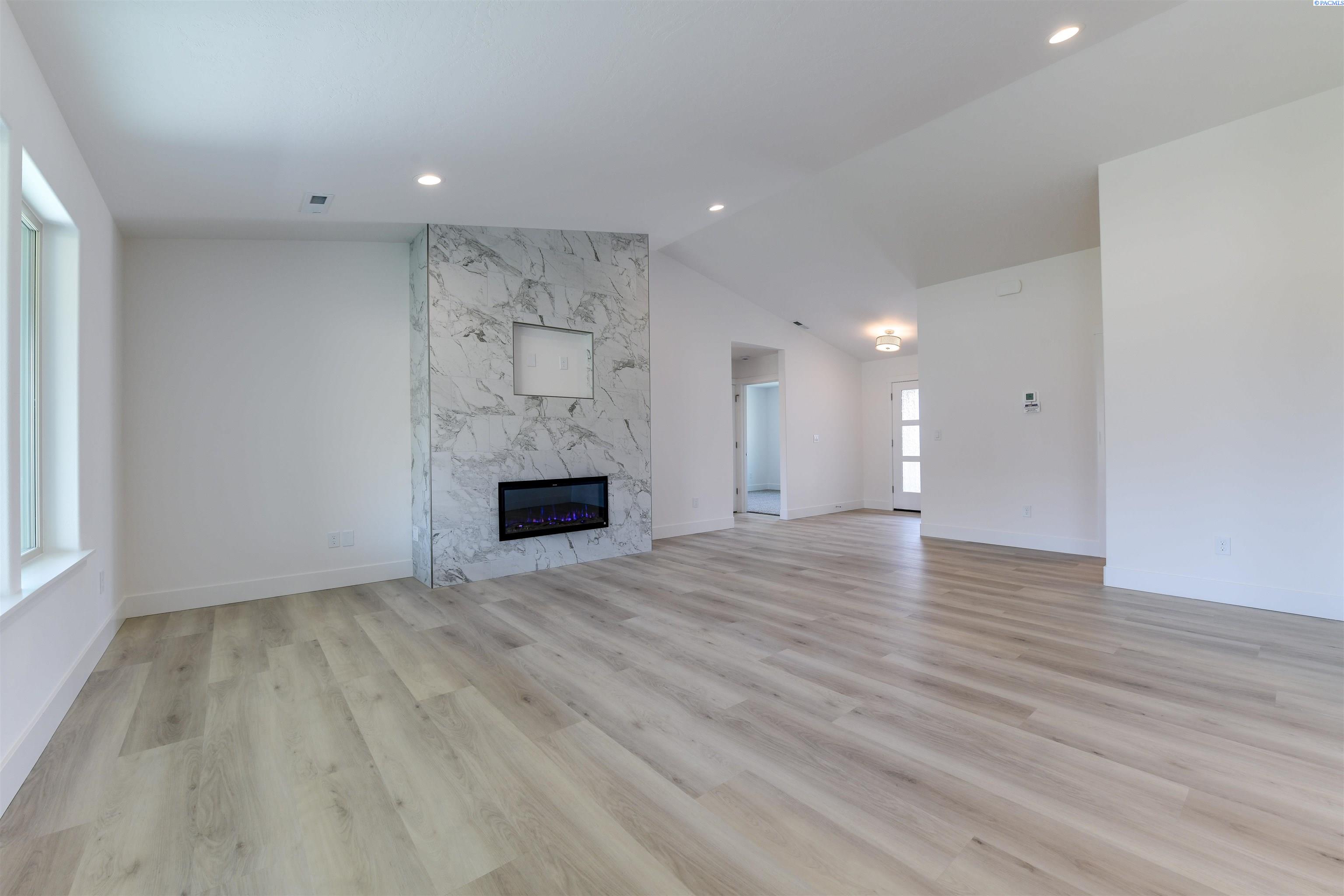 Kennewick, Washington, 99338, United States, 3 Bedrooms Bedrooms, ,1 BathroomBathrooms,Residential,For Sale,1901693