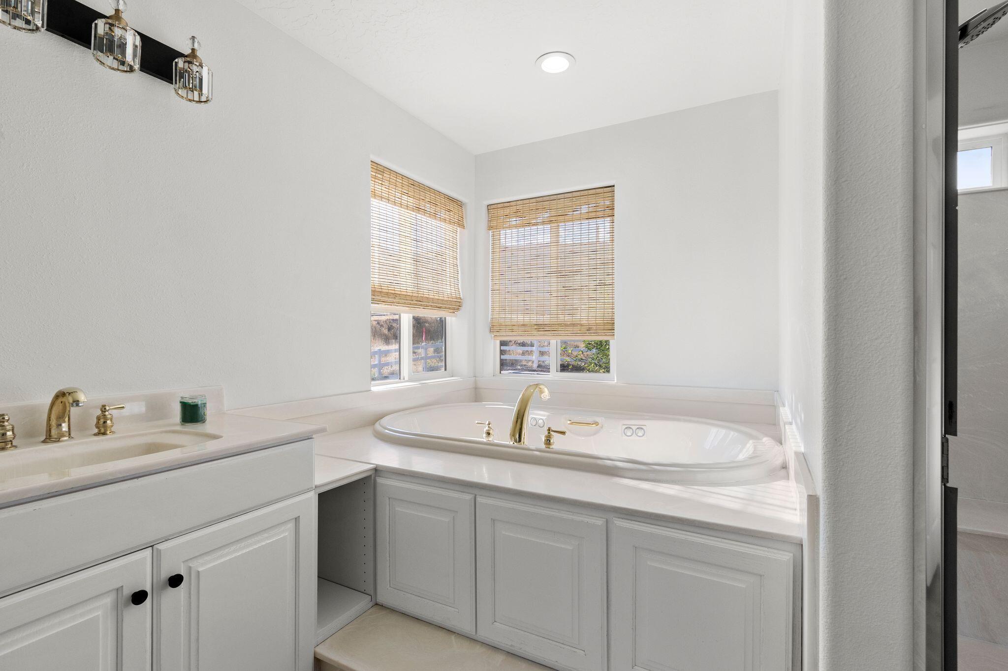 Parowan, Utah, 84761, United States, 6 Bedrooms Bedrooms, ,5 BathroomsBathrooms,Residential,For Sale,1995430