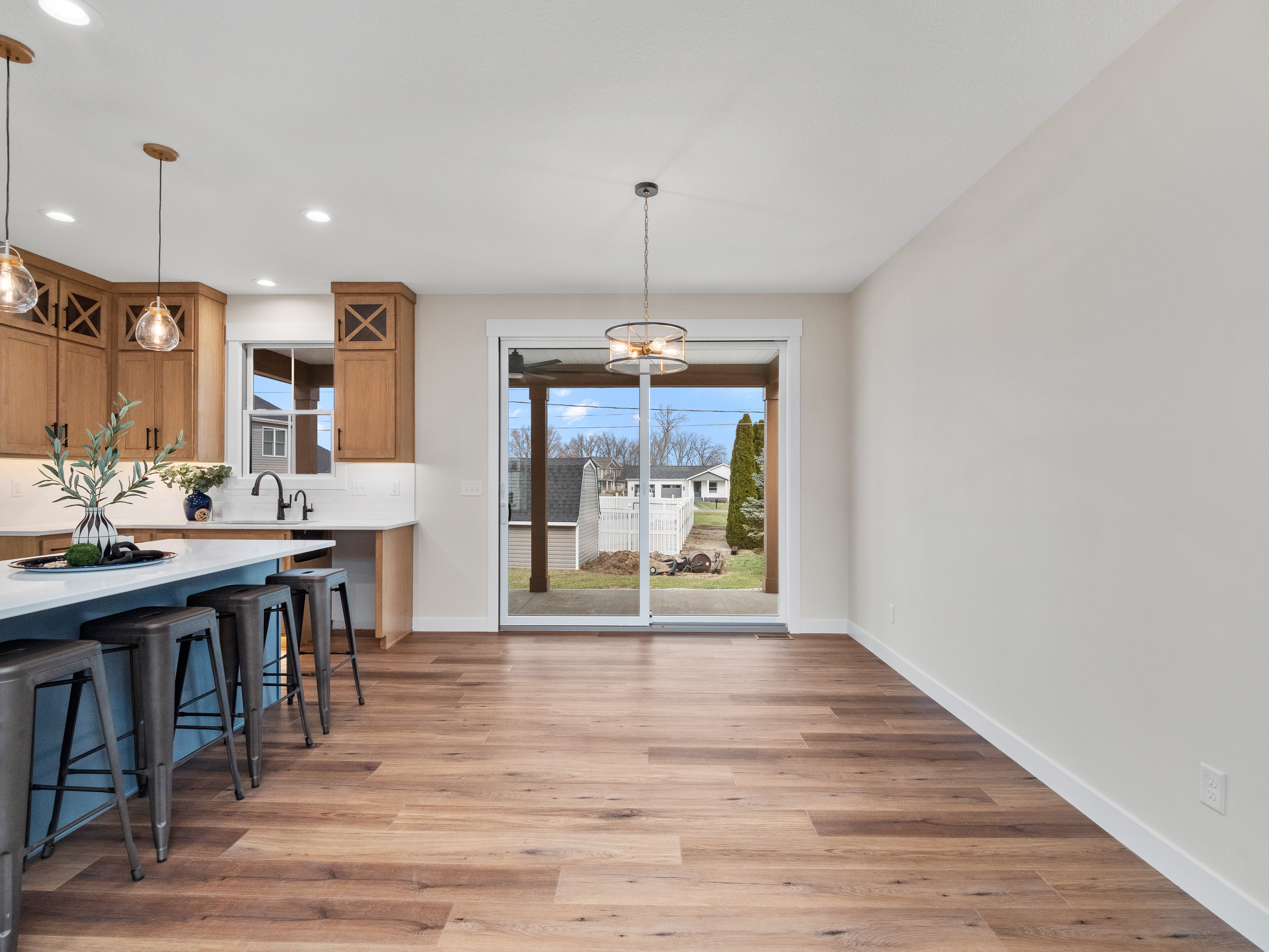  Modern Farmhouse w/ High-End Finishes - 物件實景