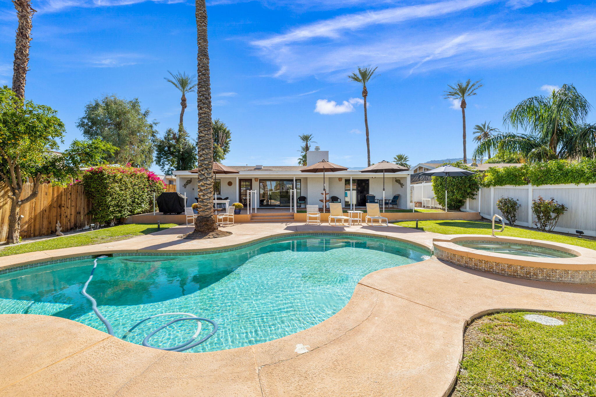 Palm Desert, California, 92260, United States, 3 Bedrooms Bedrooms, ,2 BathroomsBathrooms,Residential,For Sale,1989657