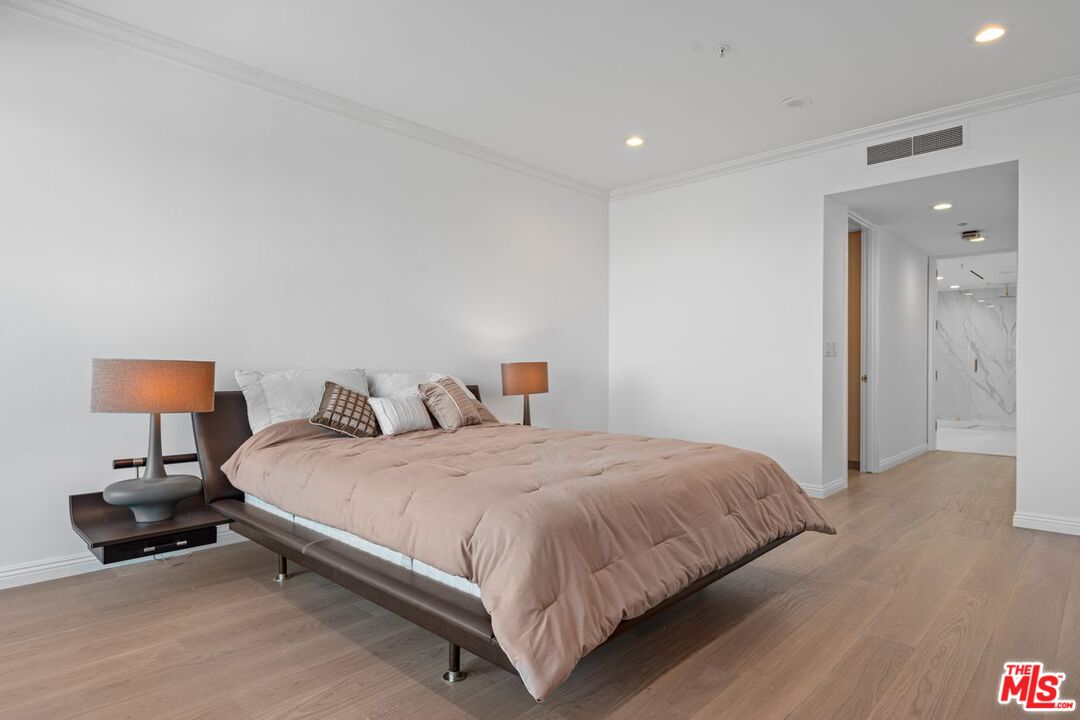 Los Angeles, California, 90024, United States, 3 Bedrooms Bedrooms, ,3 BathroomsBathrooms,Residential,For Sale,1949652